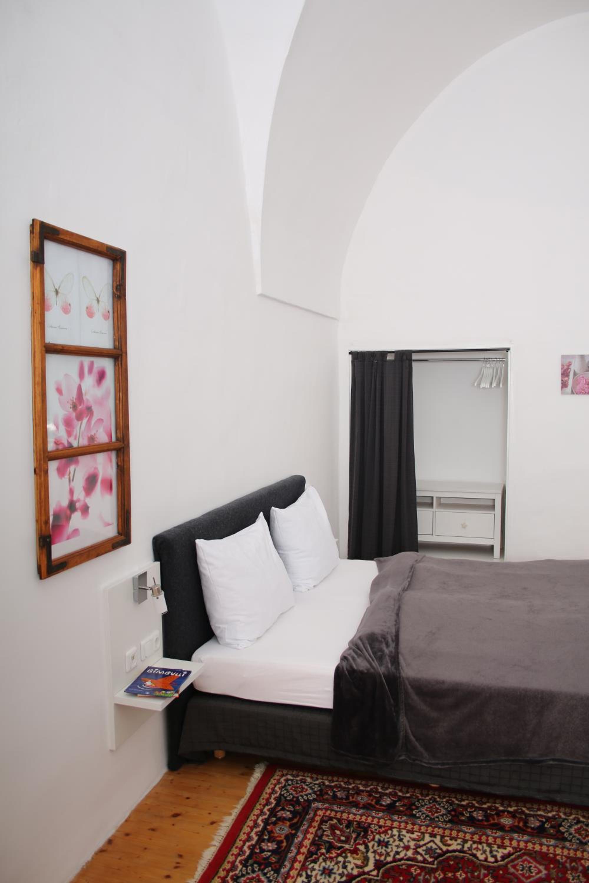 Large Double Room - Photo 27