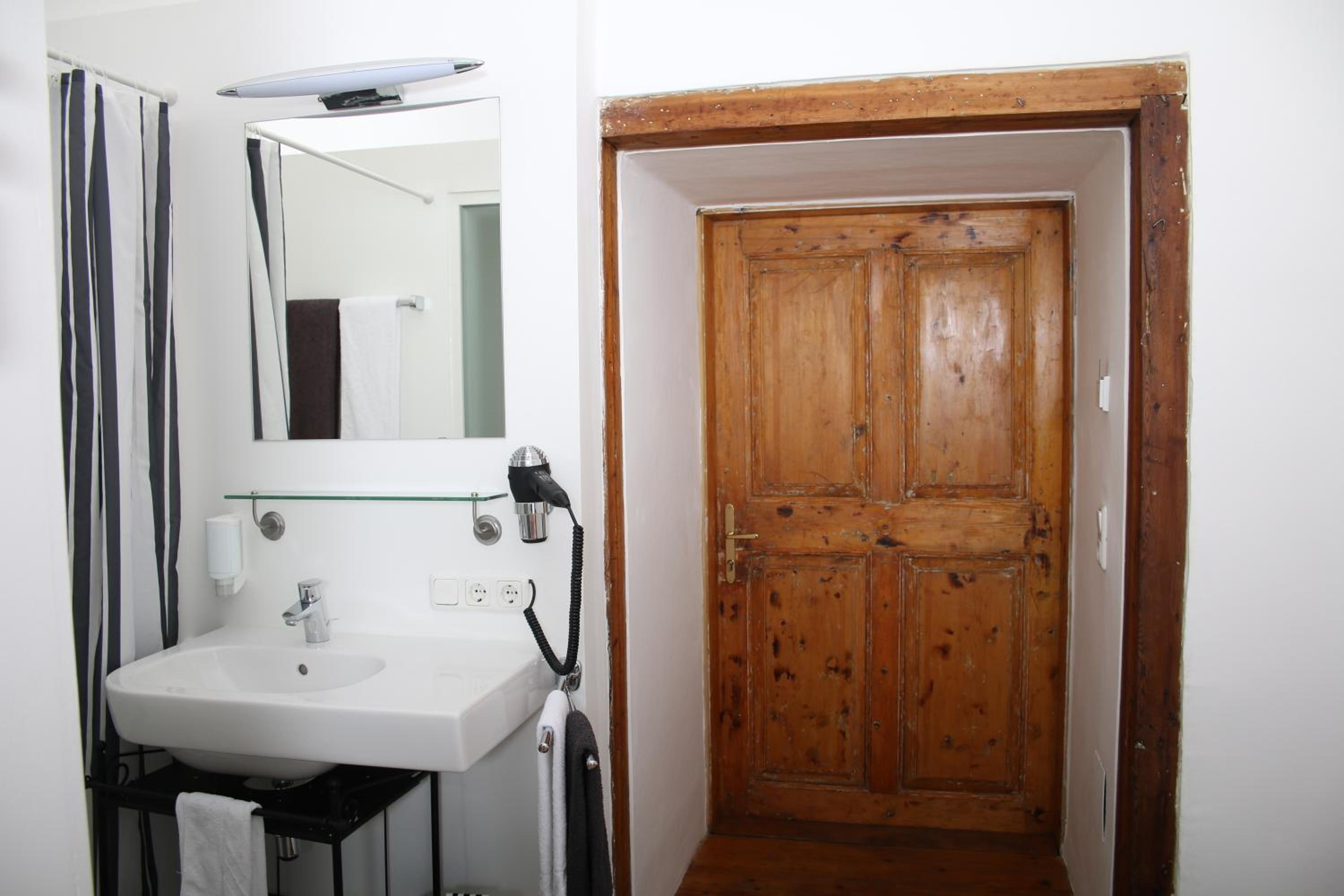 Large Double Room - Photo 28