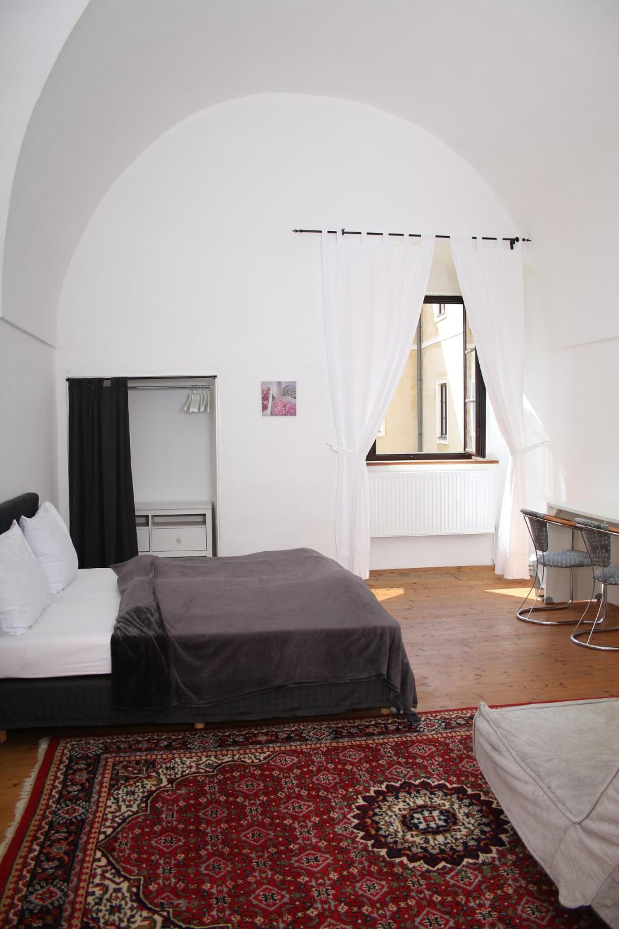 Large Double Room - Photo 30