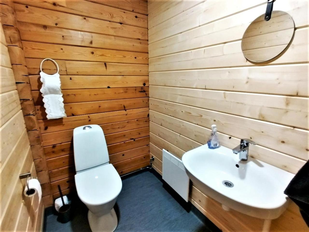 Twin Room with Shared Toilet photo 2