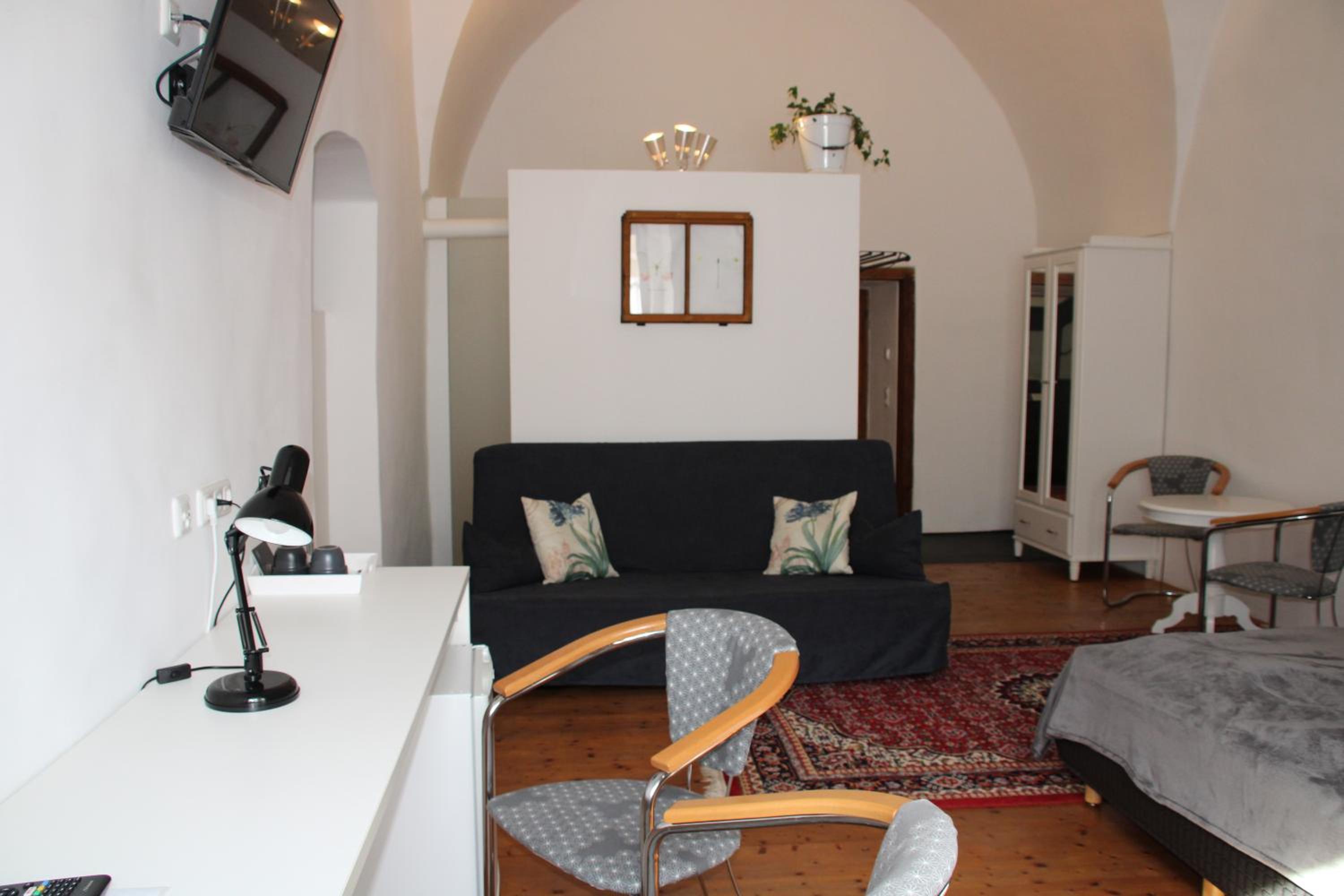 Large Double Room - Photo 25