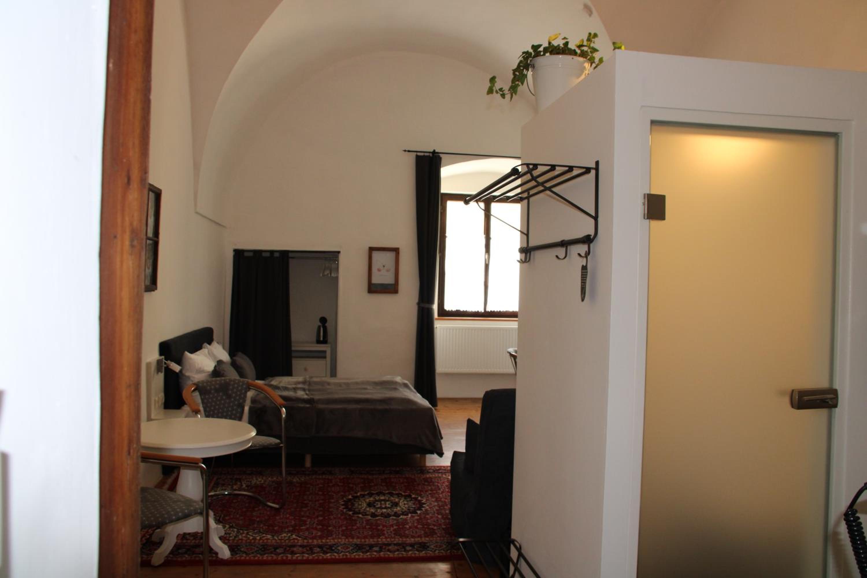 Large Double Room - Photo 24