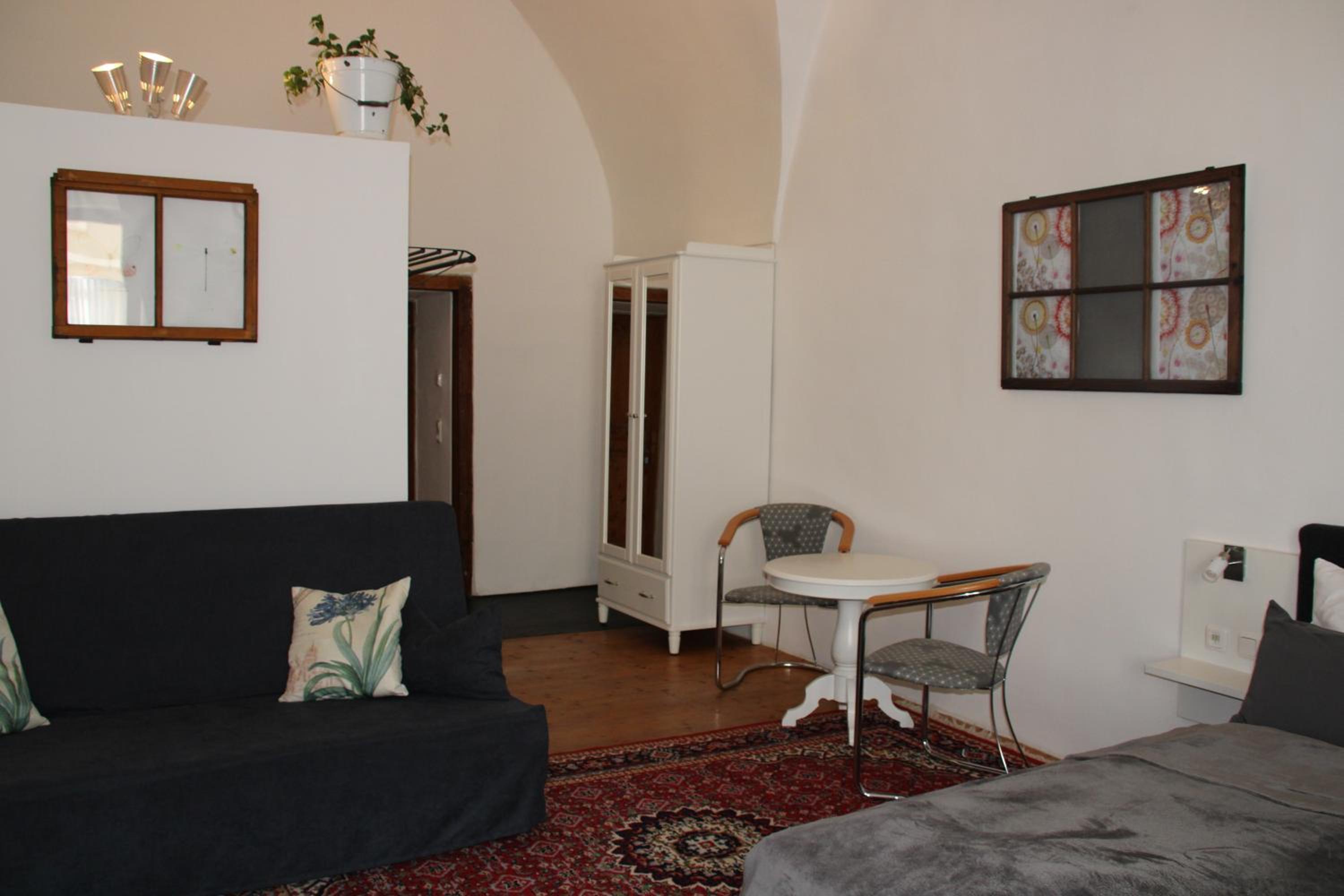 Large Double Room - Photo 18