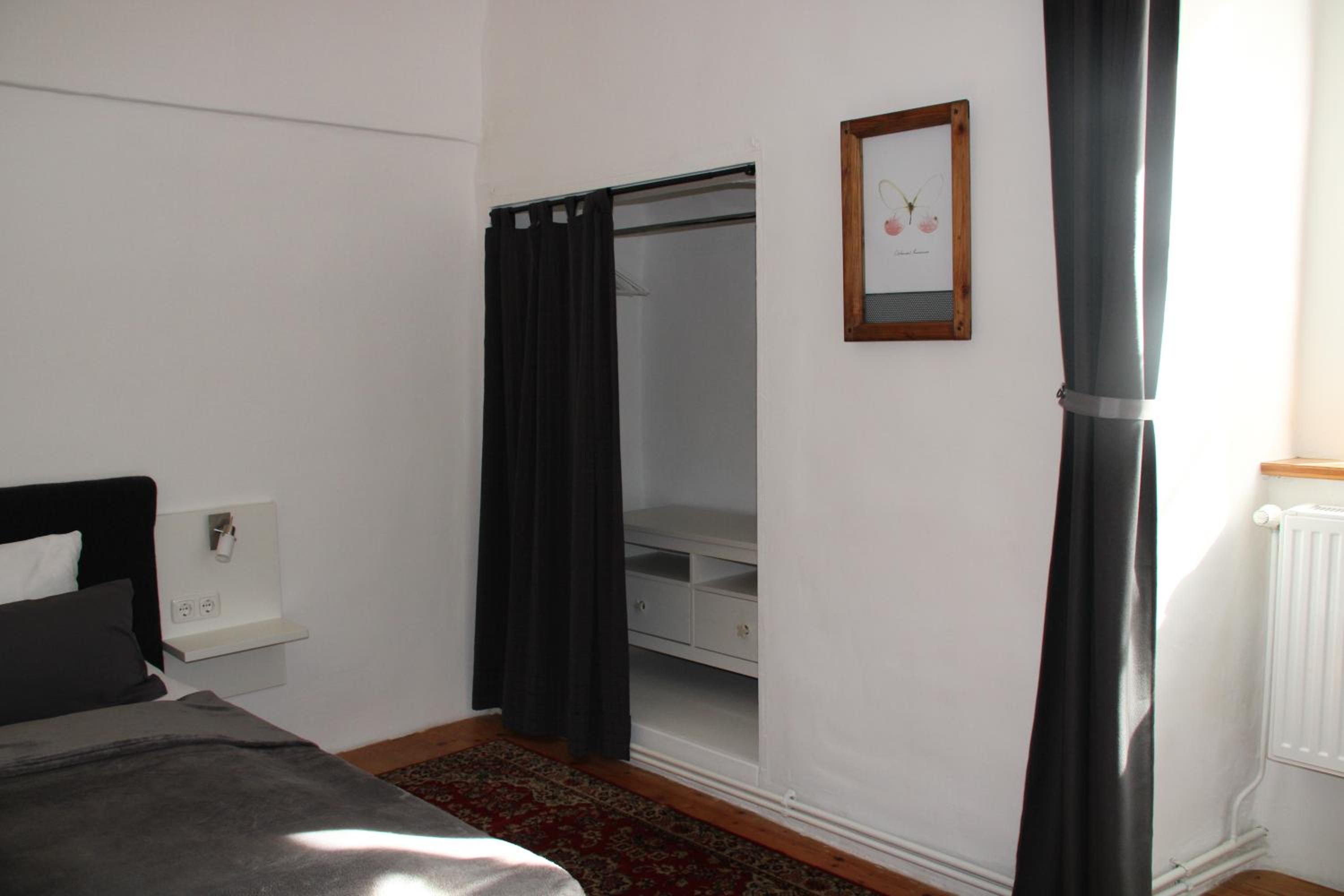 Large Double Room - Photo 19