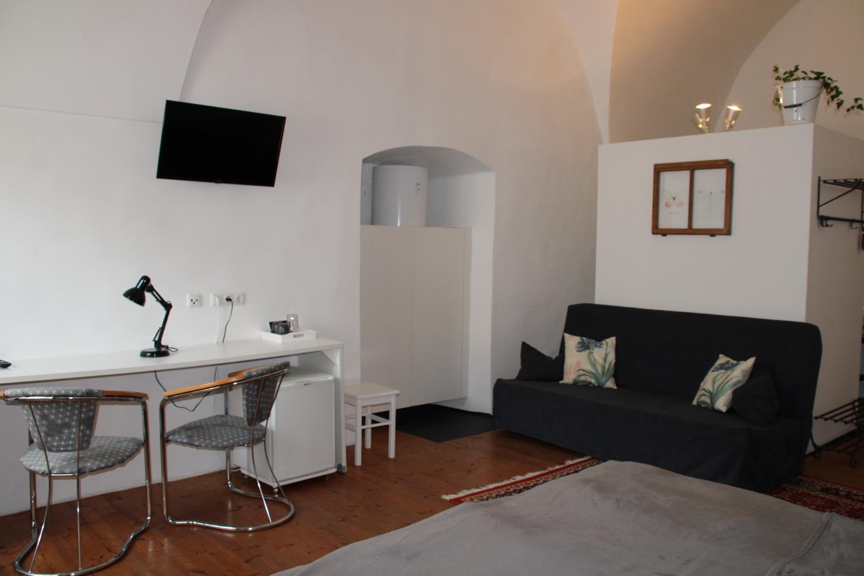 Large Double Room - Photo 22