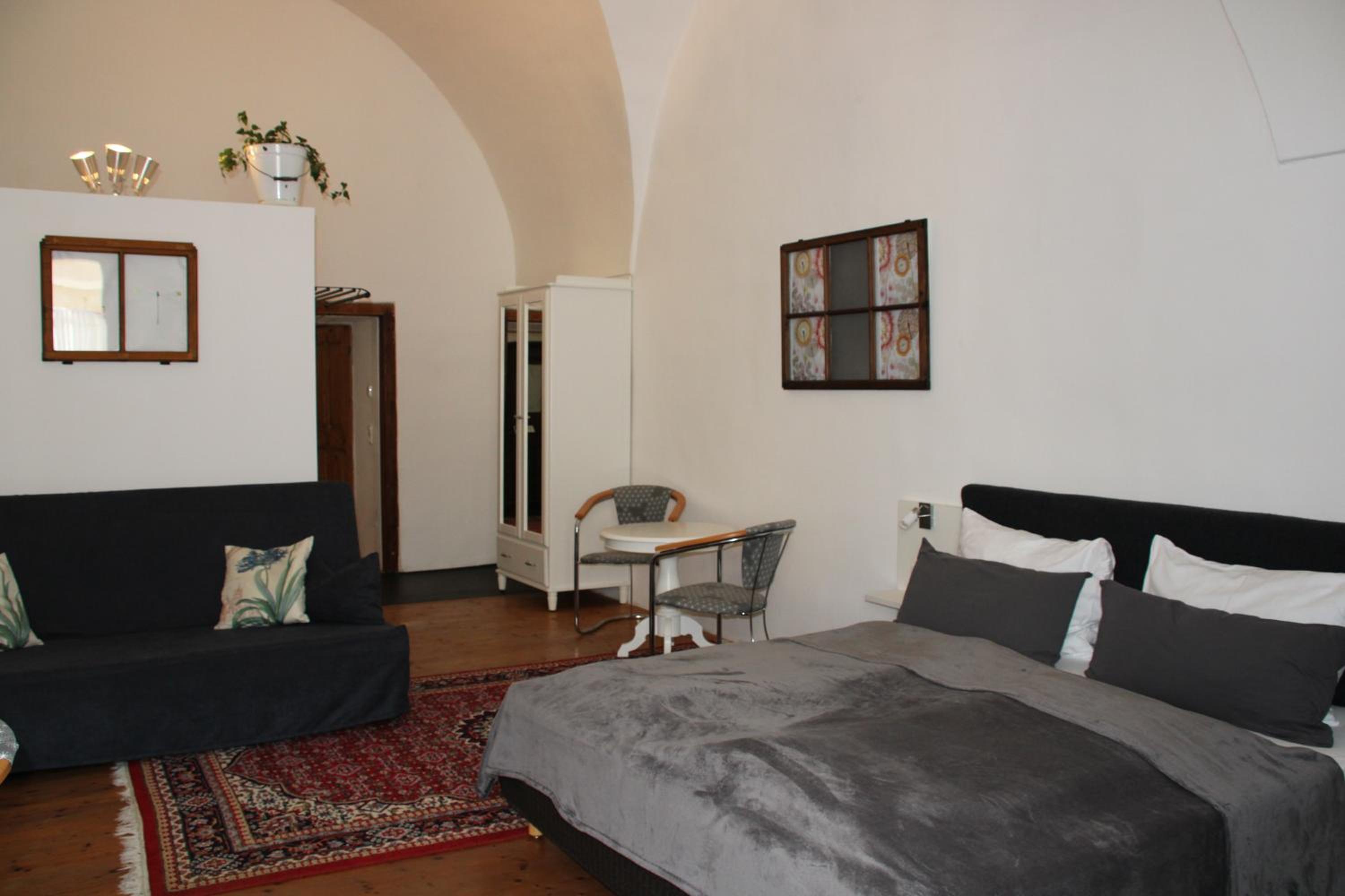 Large Double Room - Photo 23