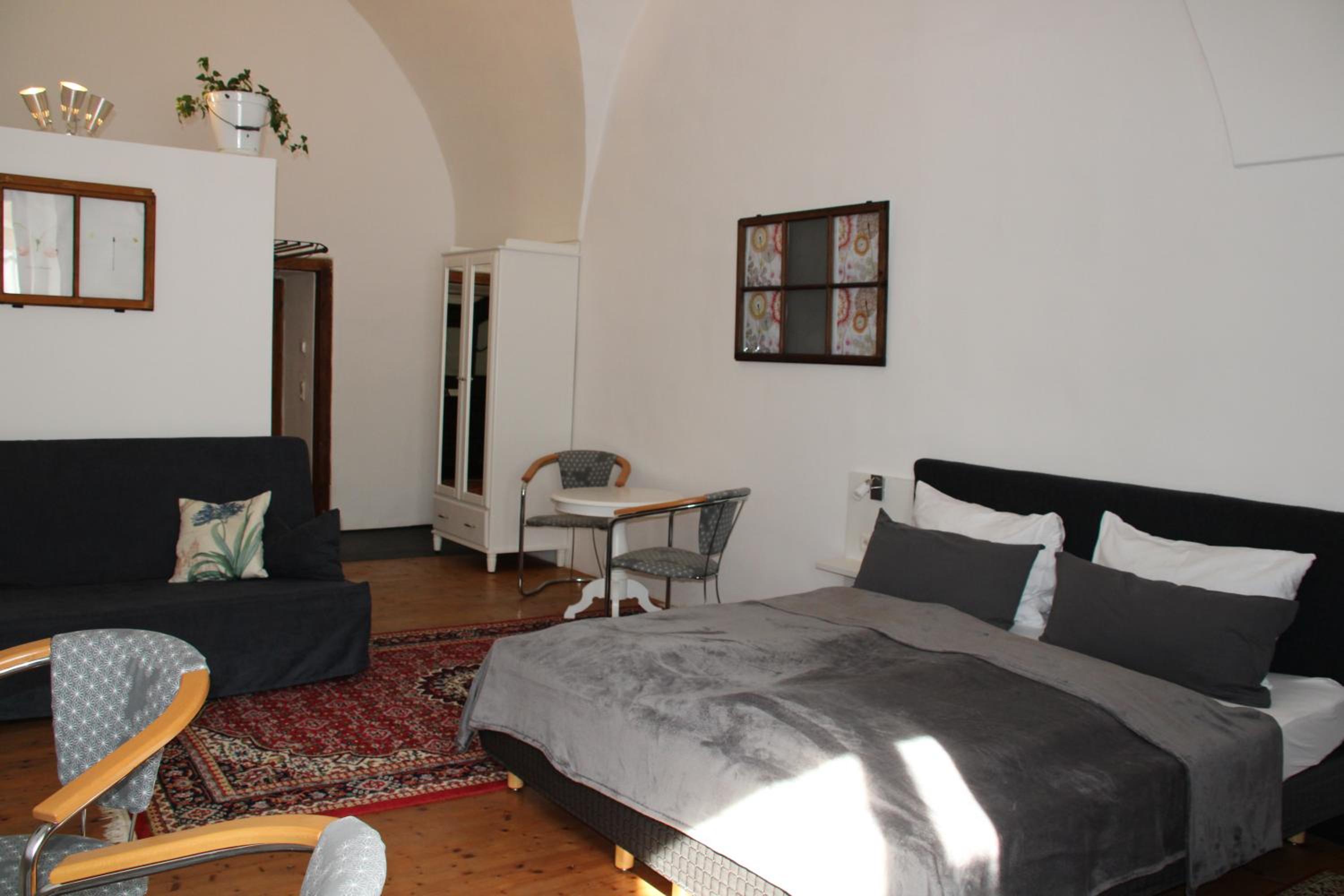 Large Double Room - Photo 16