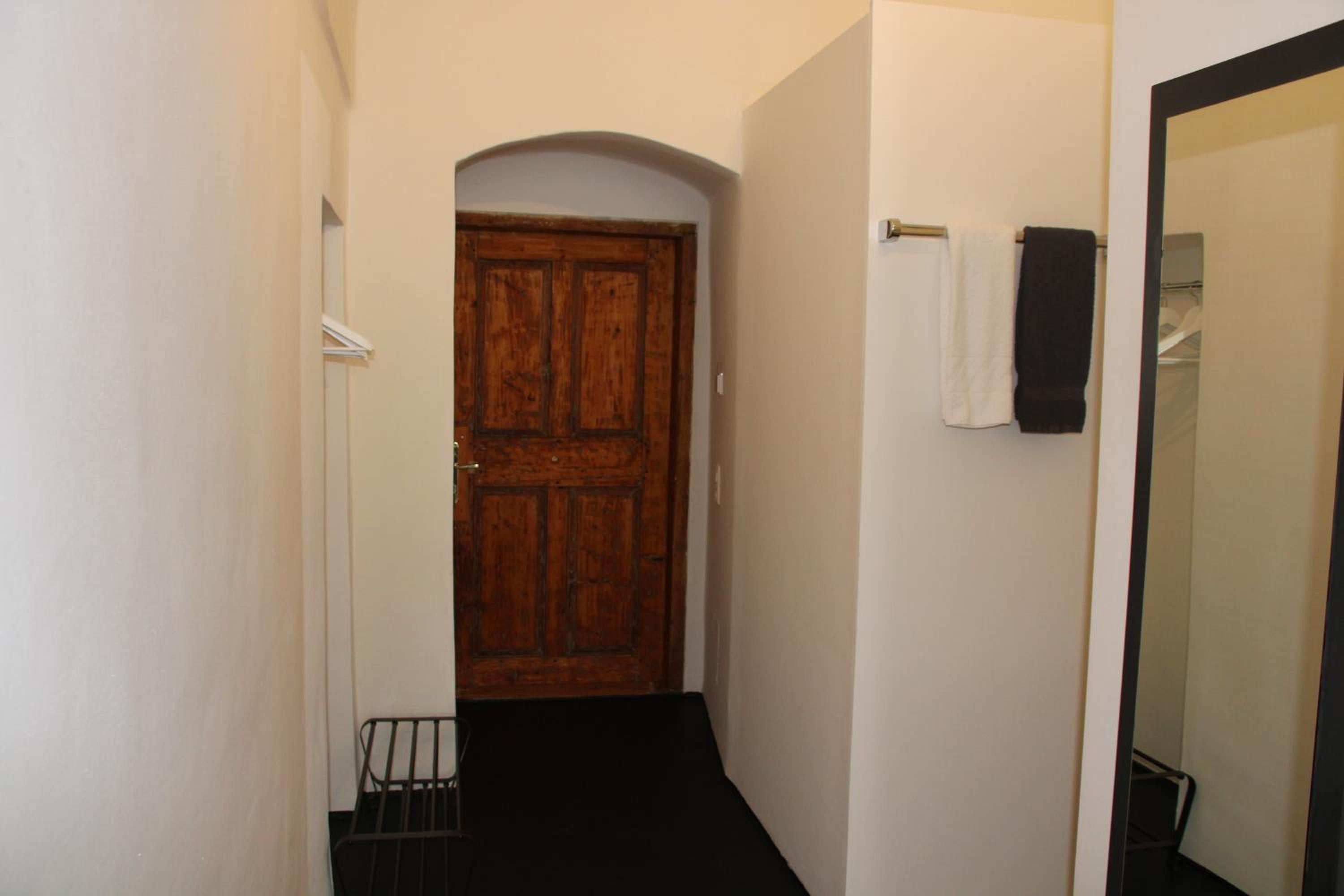 Large Double Room - Photo 15