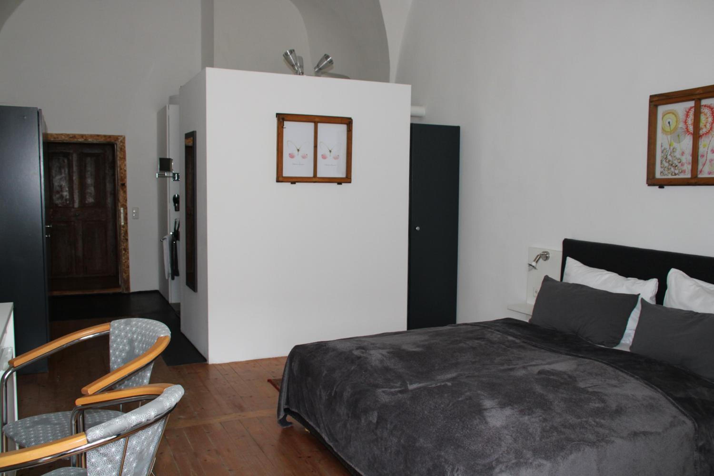 Large Double Room - Photo 14