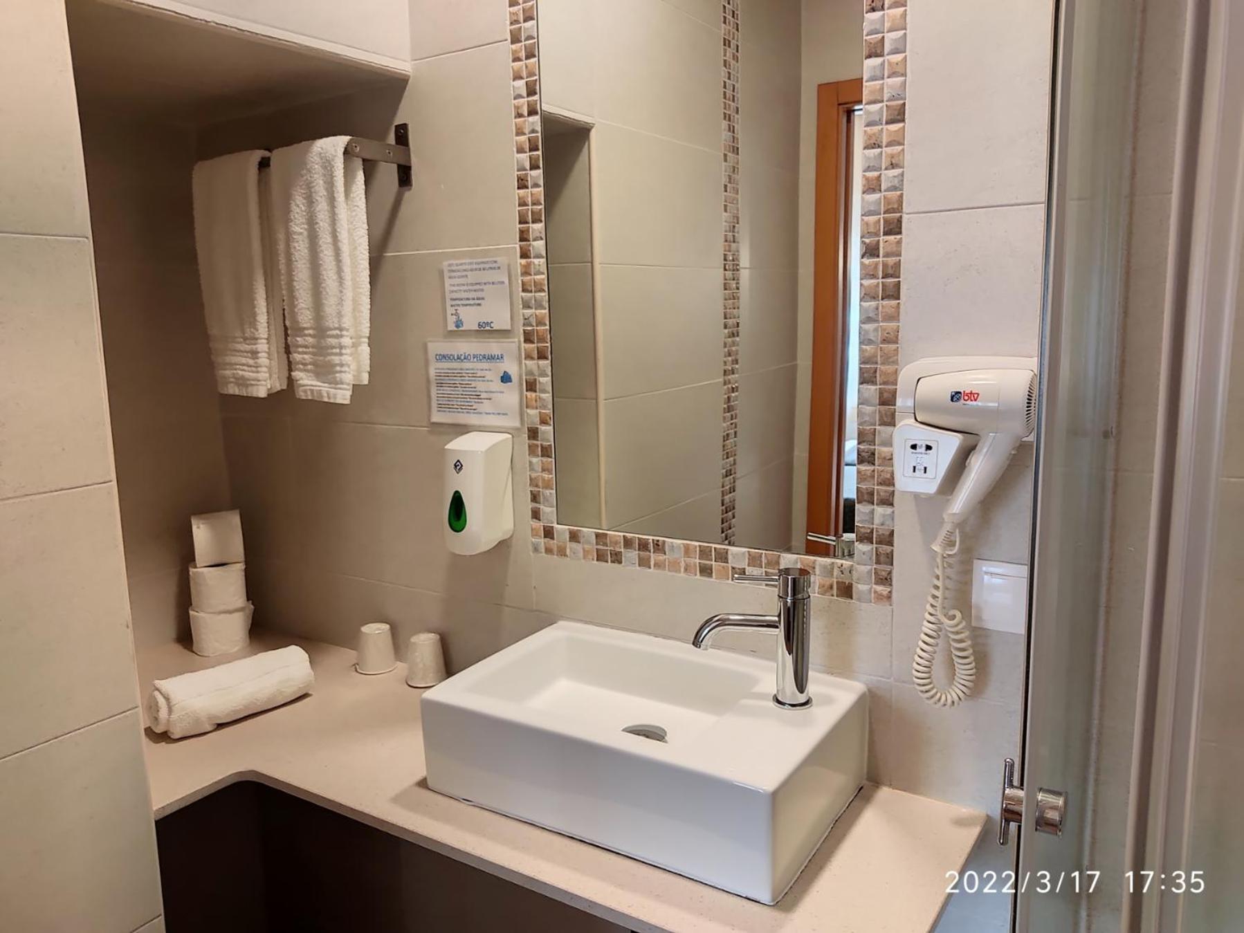 Double or Twin Room with Private Bathroom - Photo 4