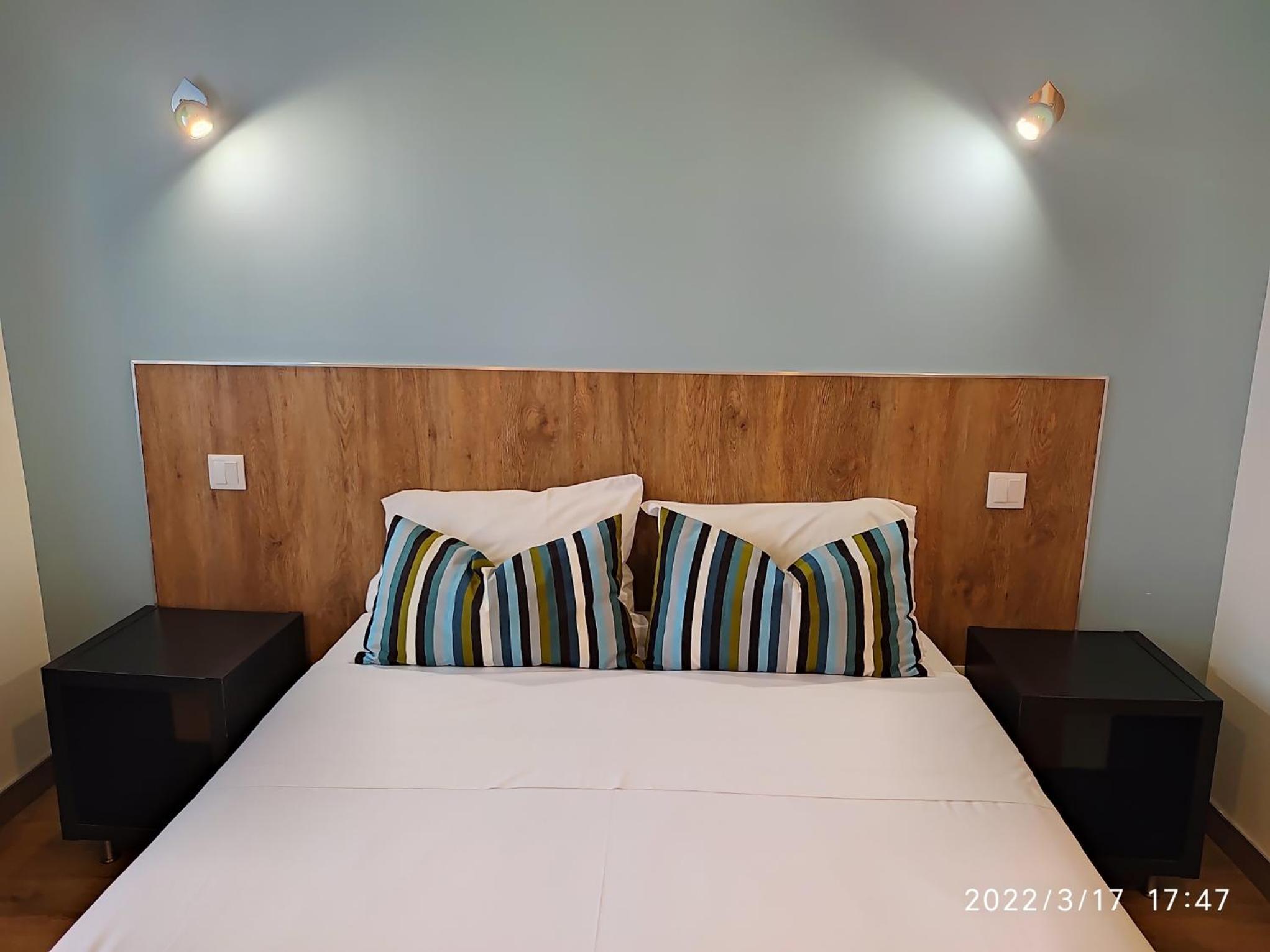 Double or Twin Room with Private Bathroom - Photo 9