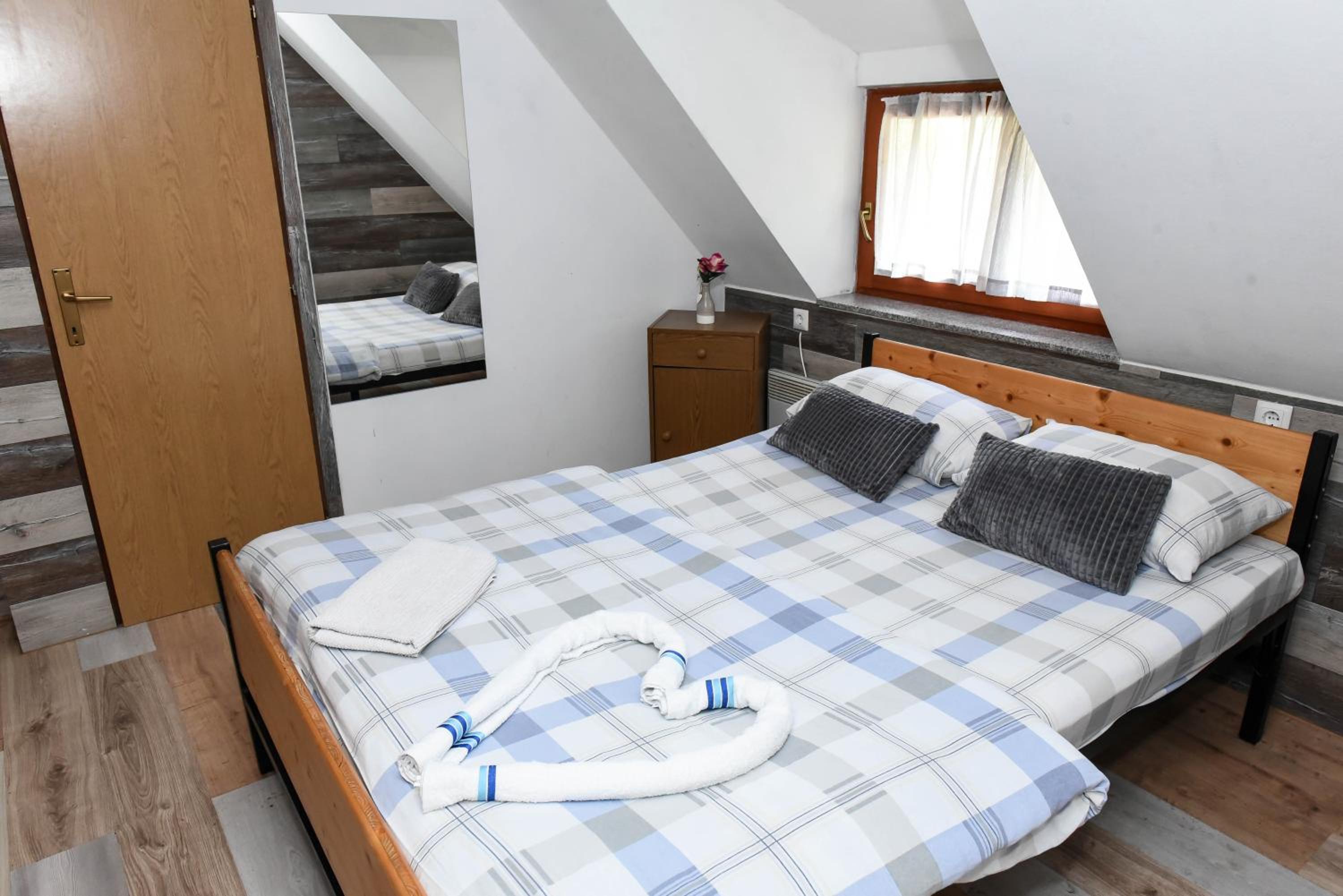 Deluxe Double Room with Shower photo 2