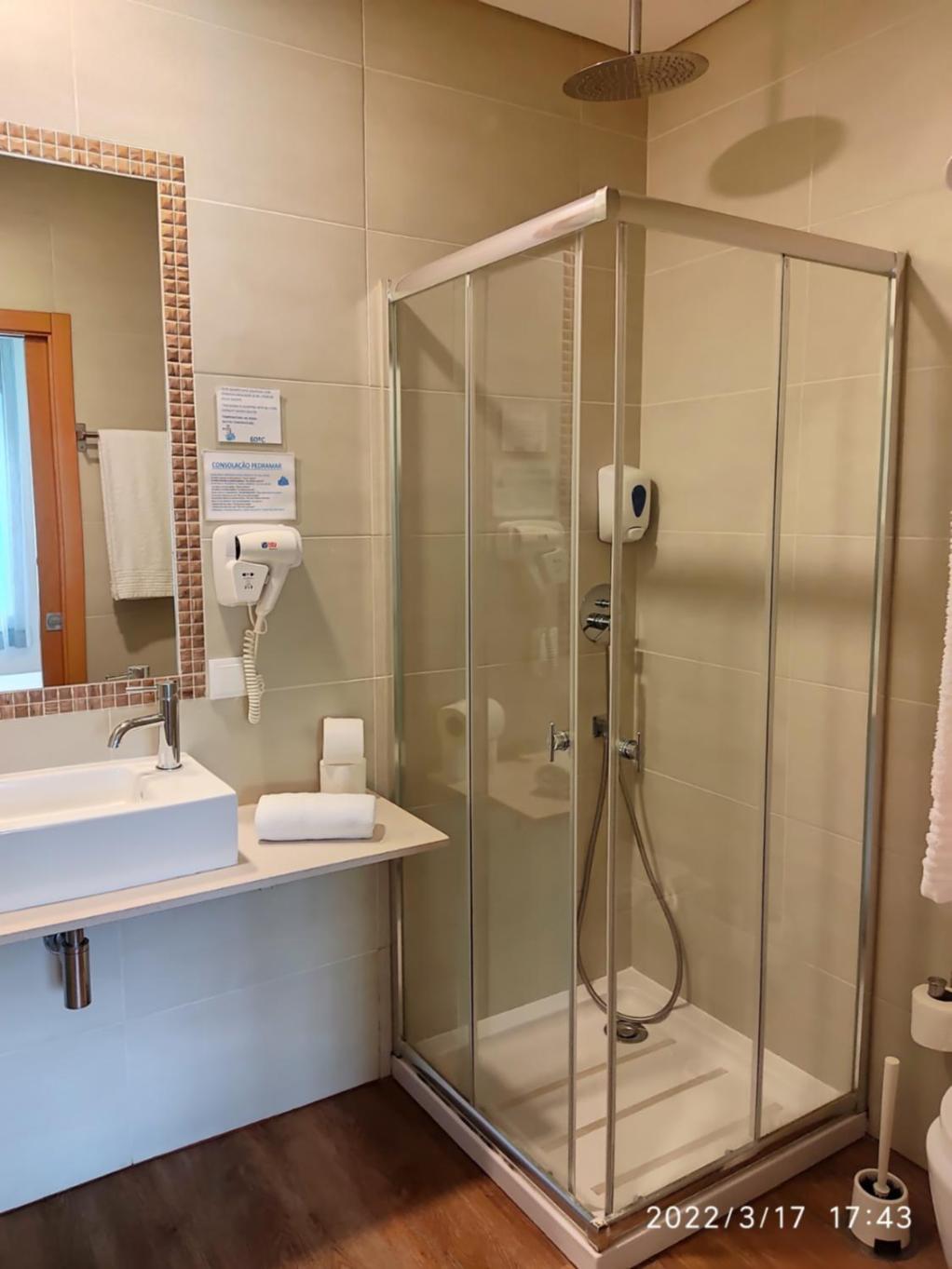 Double or Twin Room with Private Bathroom - Photo 13