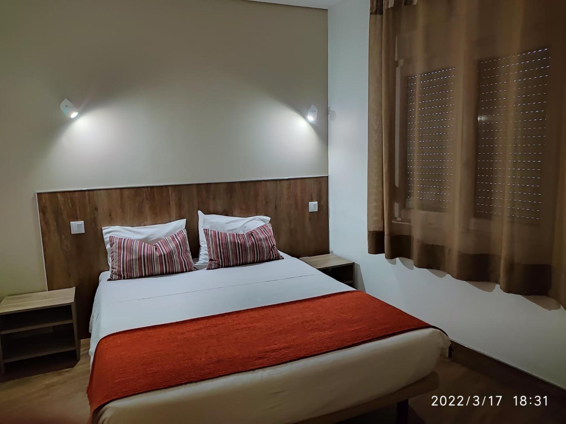Double or Twin Room with Private Bathroom - Photo 14