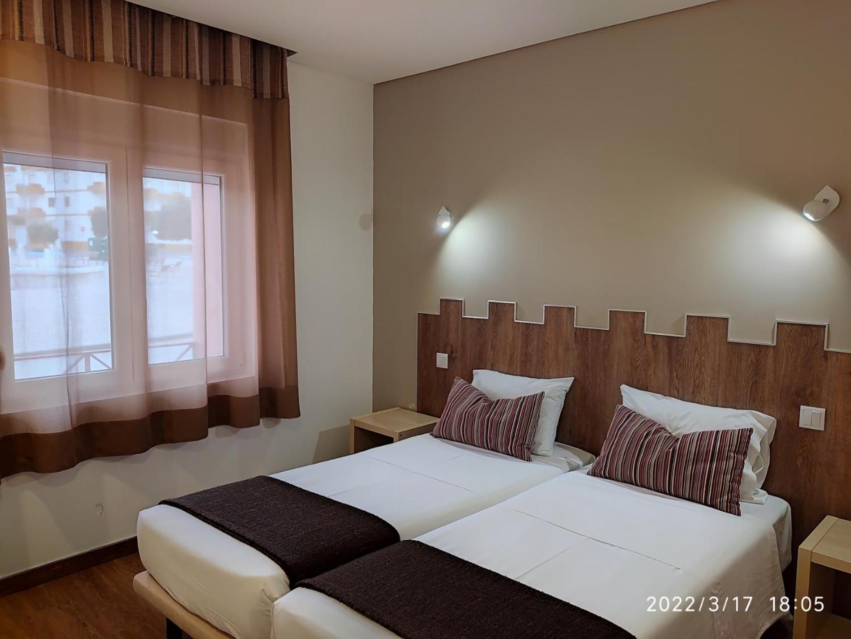Double or Twin Room with Private Bathroom - Photo 15