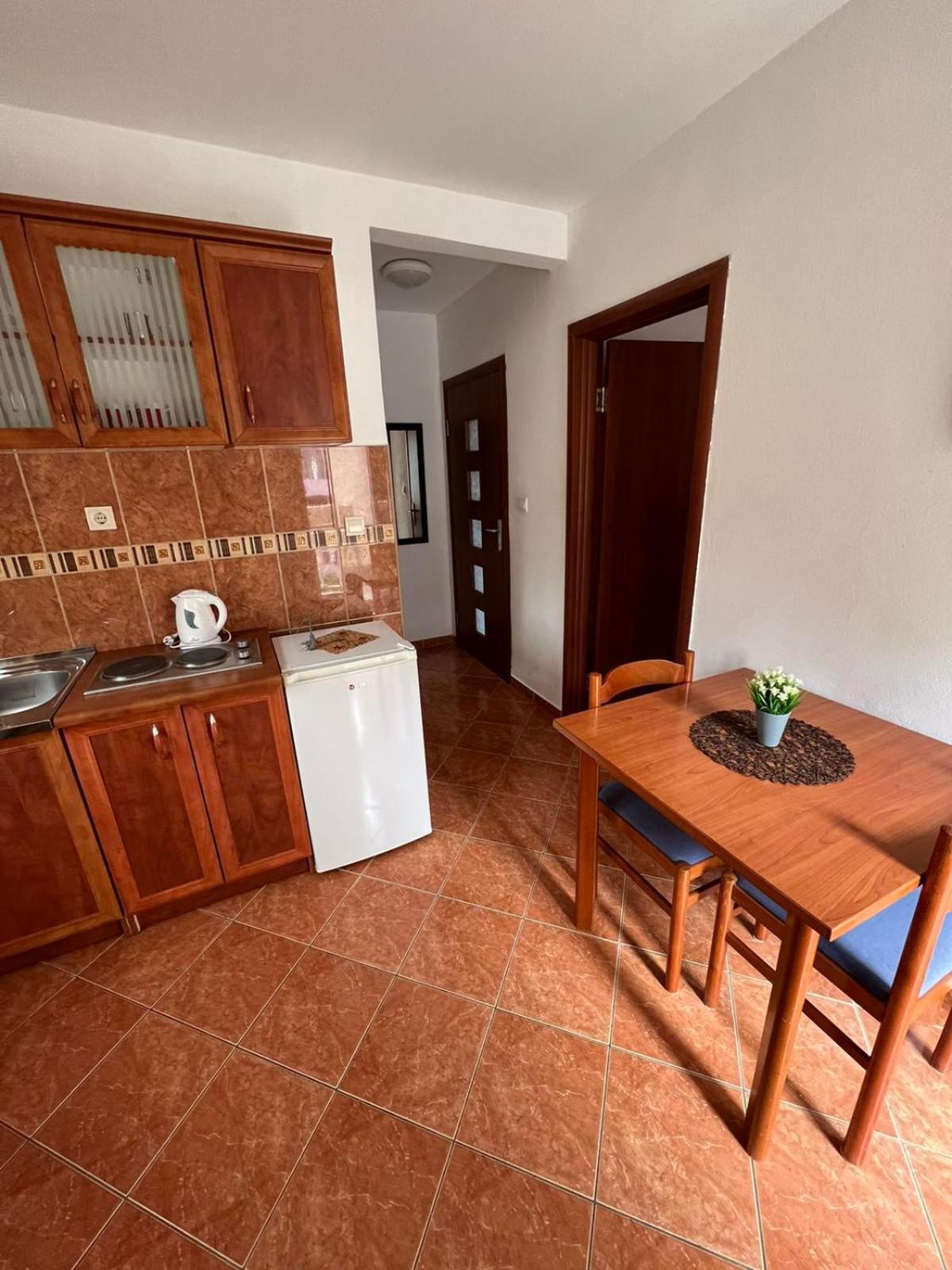 Apartment with Balcony photo 3