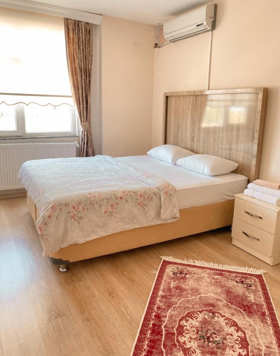One-Bedroom Apartment photo 2