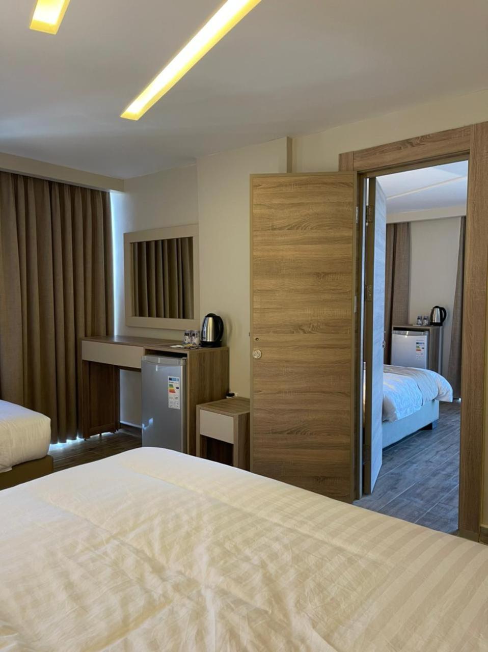 Deluxe Junior Suite photo 2
