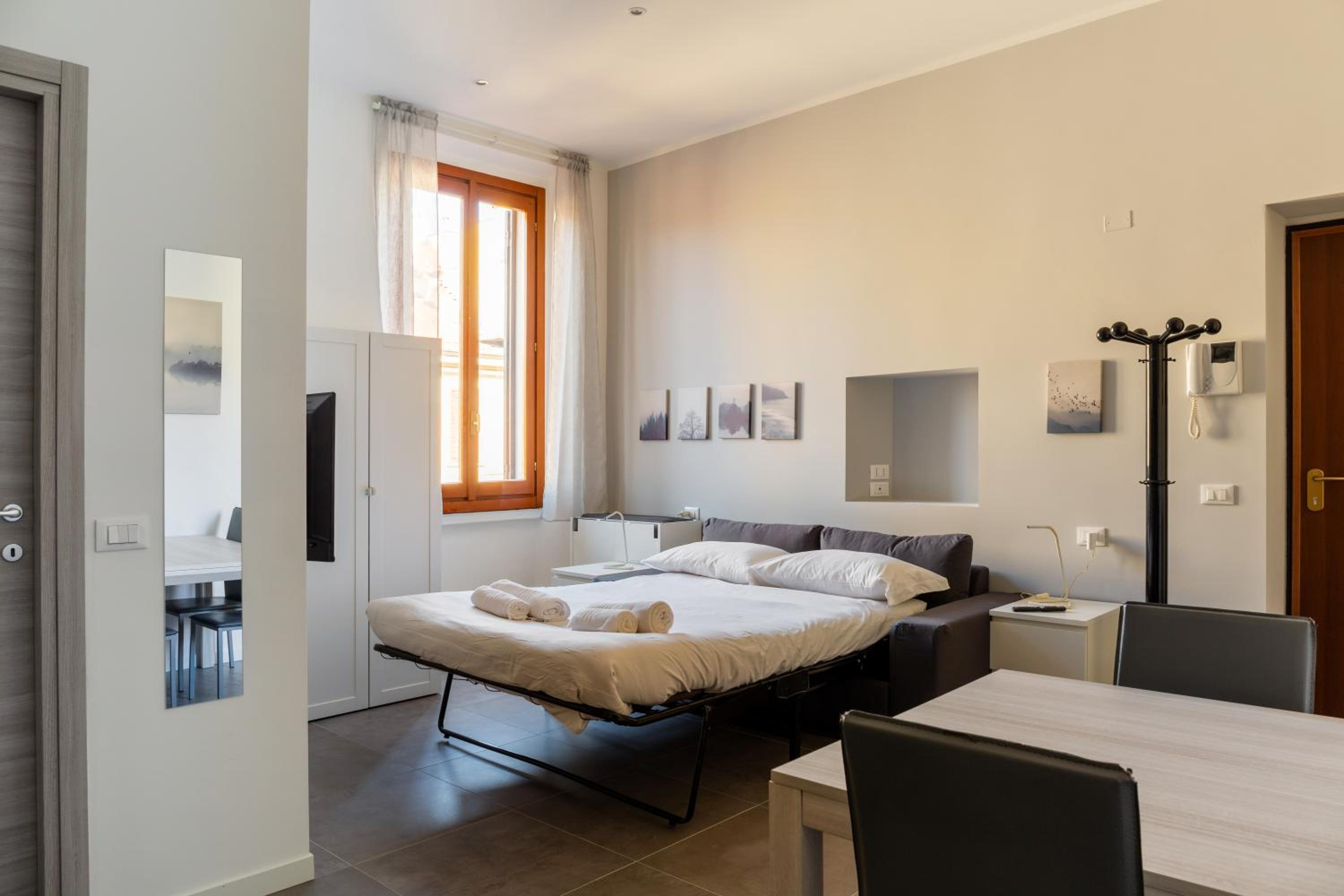 One-Bedroom Apartment