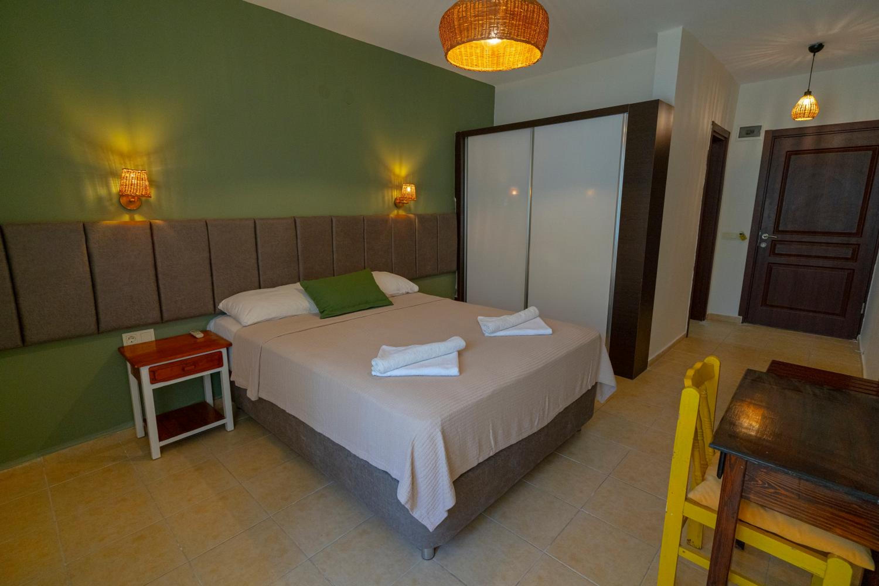 Standard Double or Twin Room photo 1