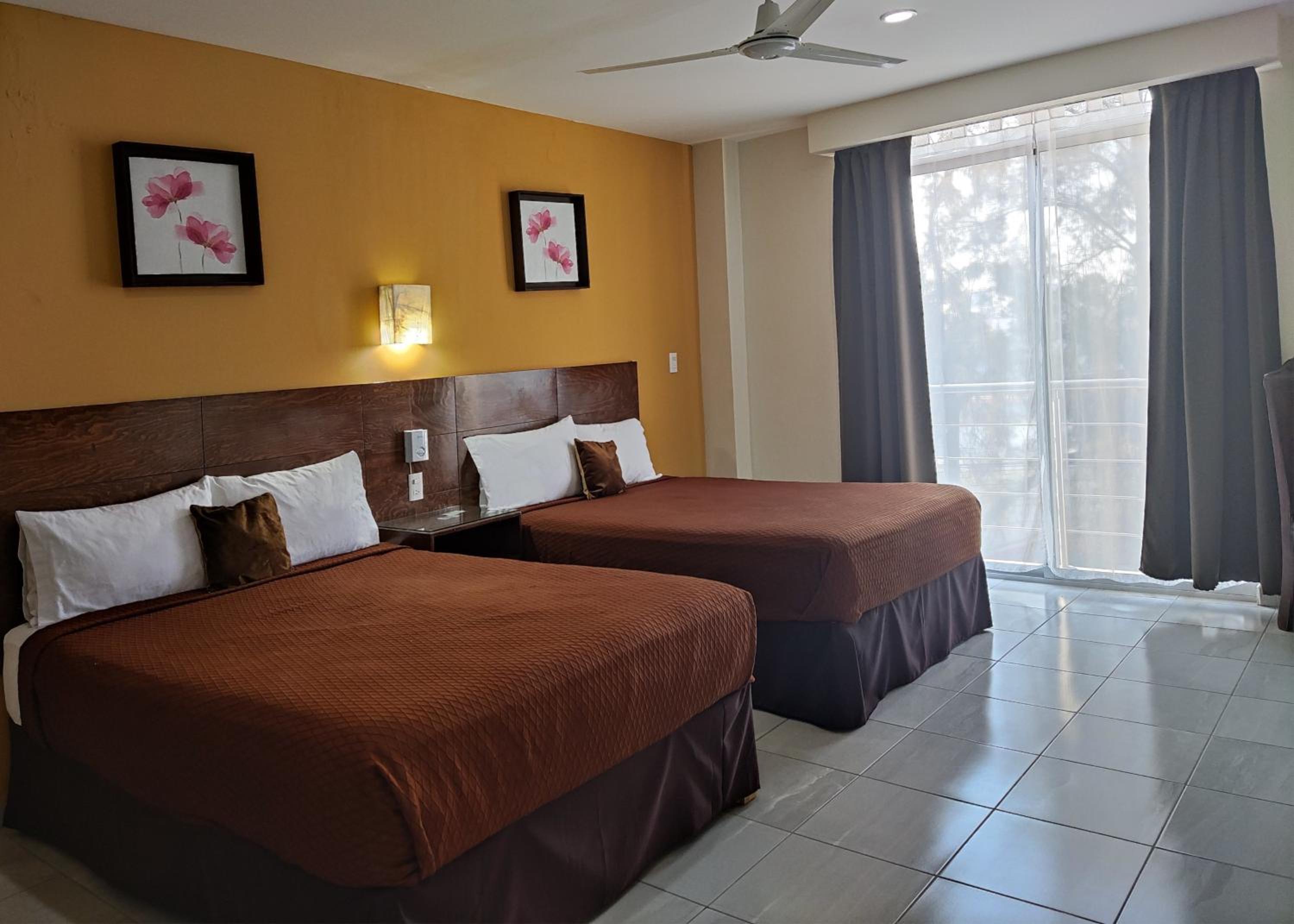 Deluxe Double Room with Two Double Beds - Photo 26