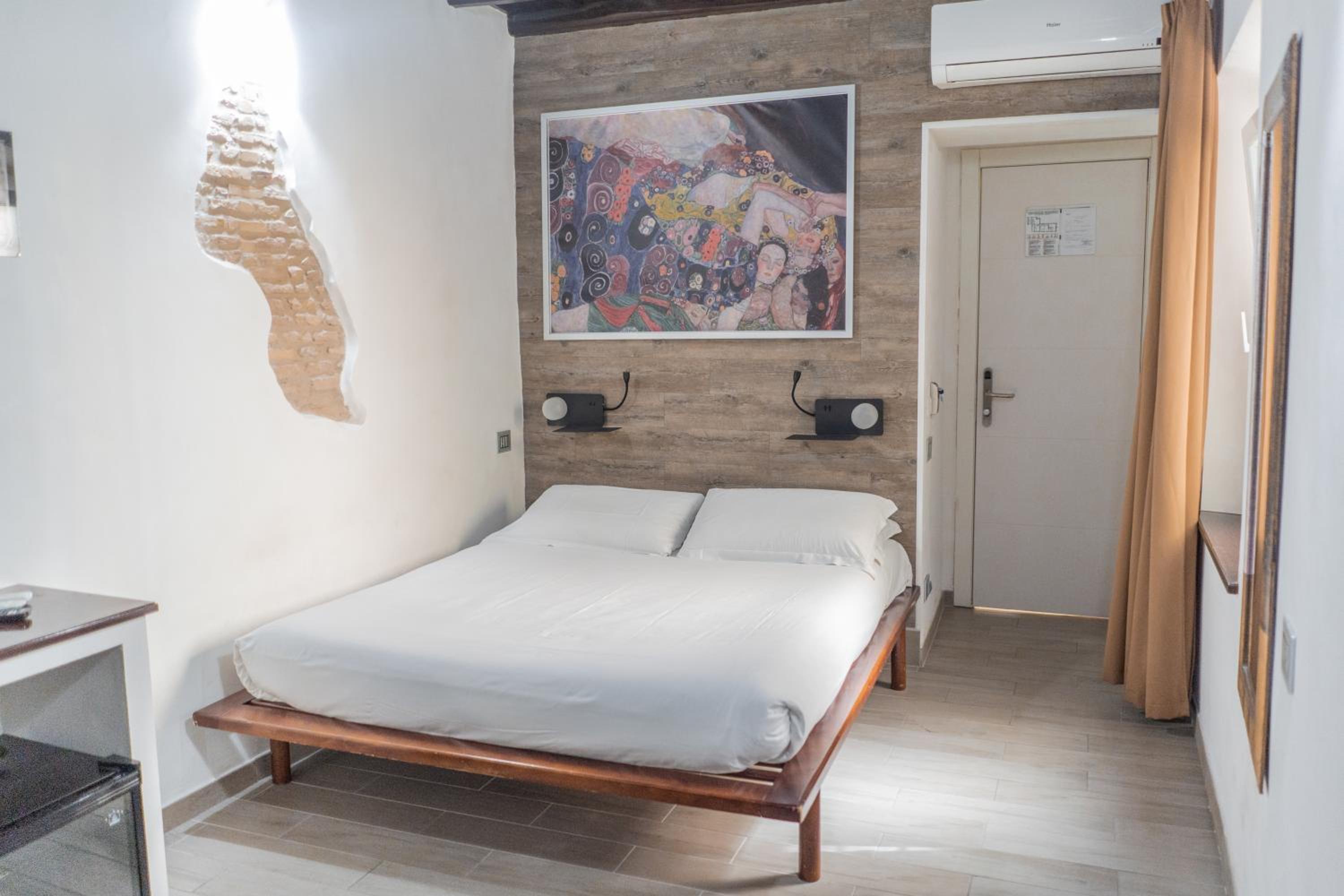 Double Room with Spa Bath photo 2