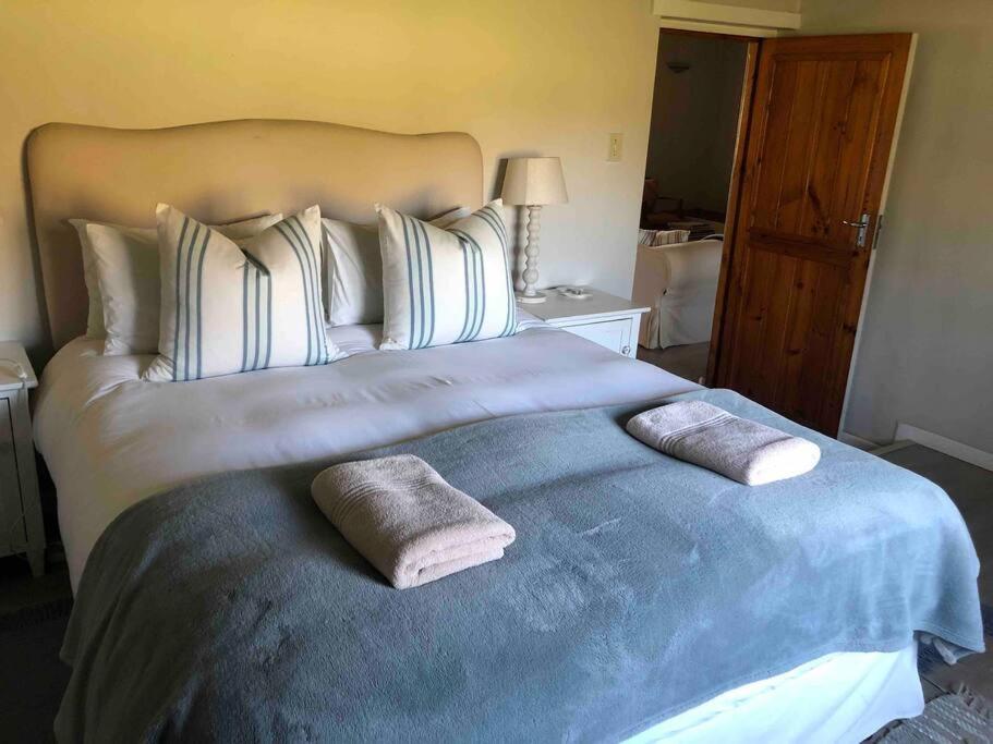 Six-Bedroom House photo 1