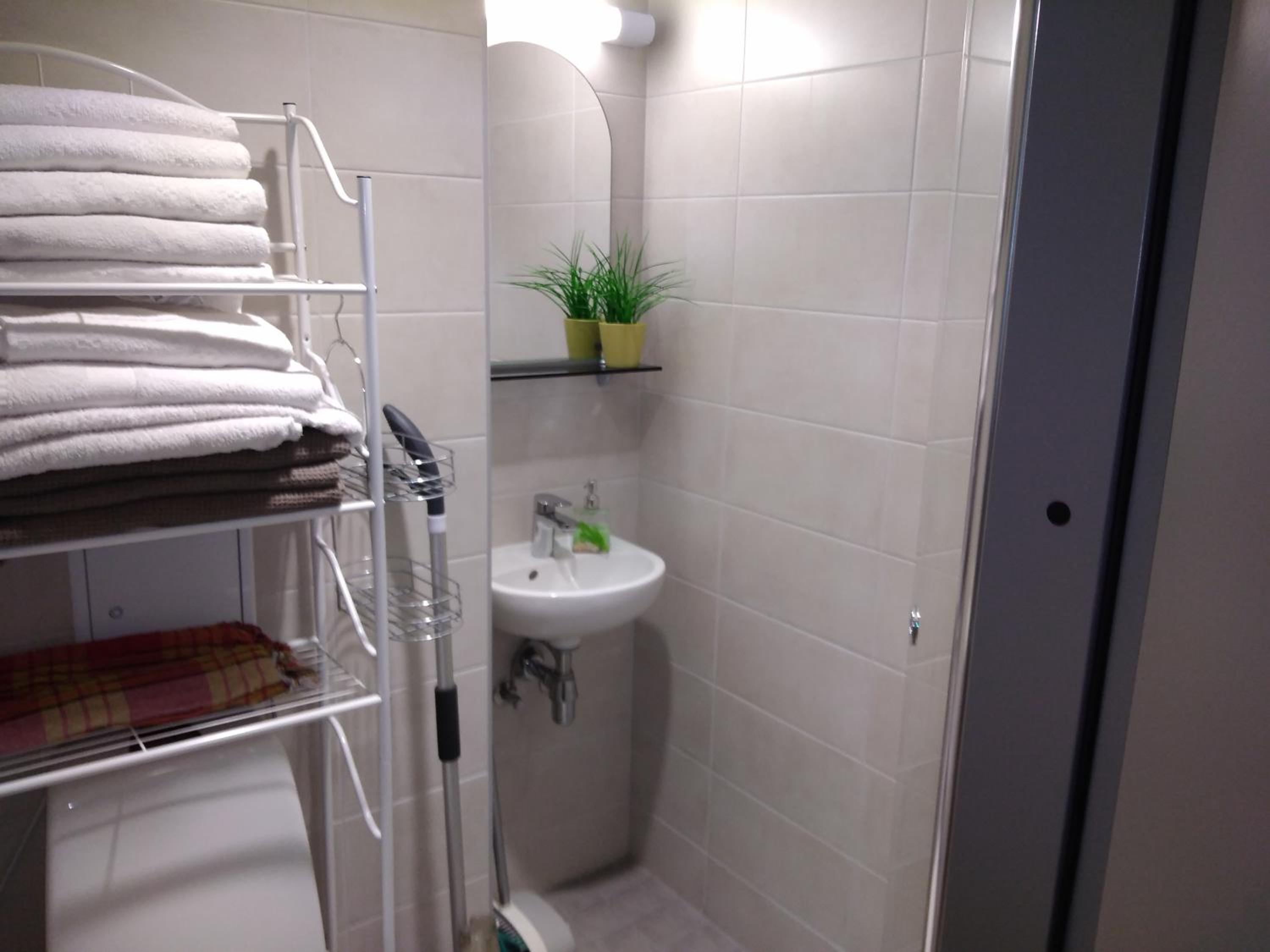 One-Bedroom Apartment - Photo 4