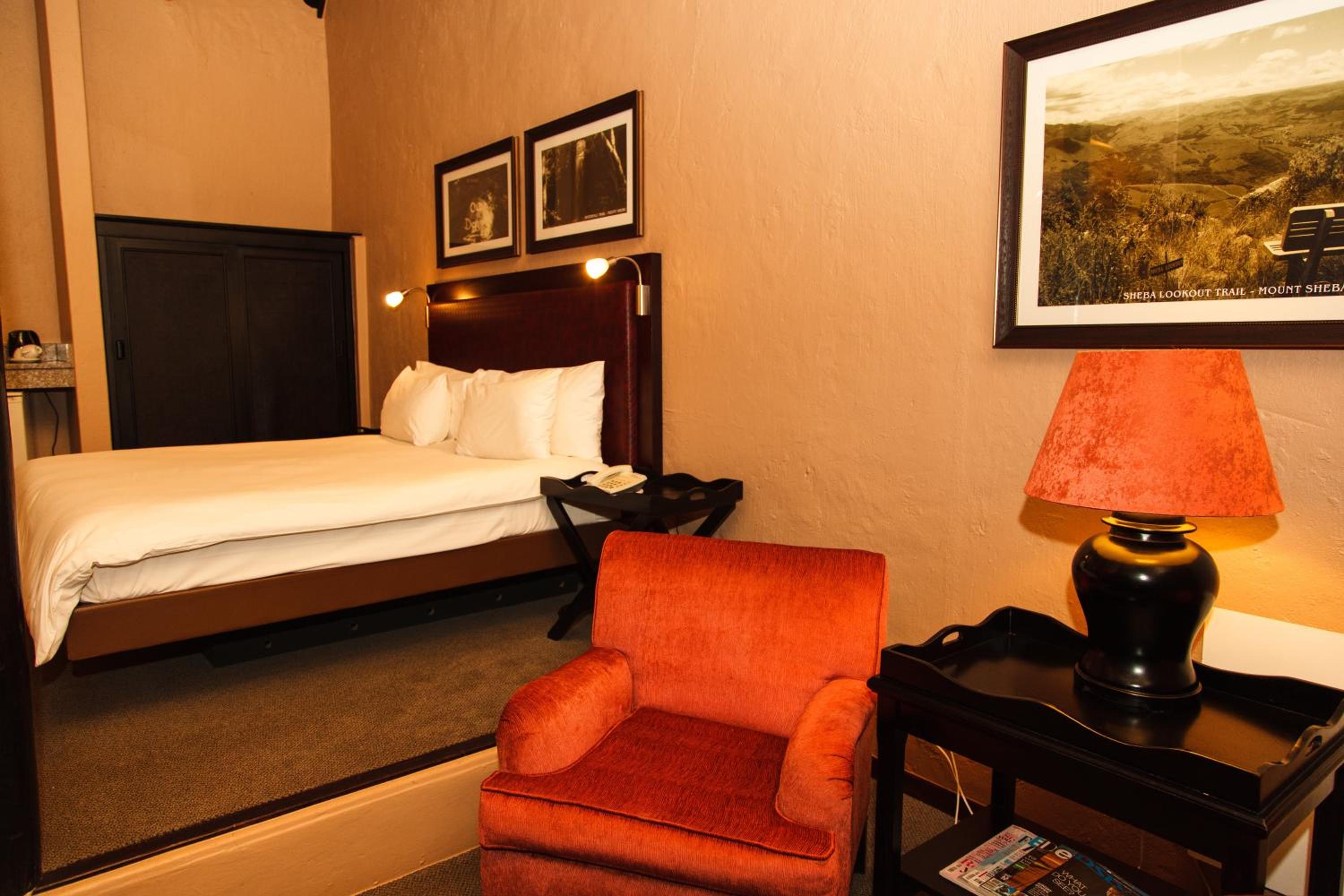 King Suite with Balcony - Photo 7