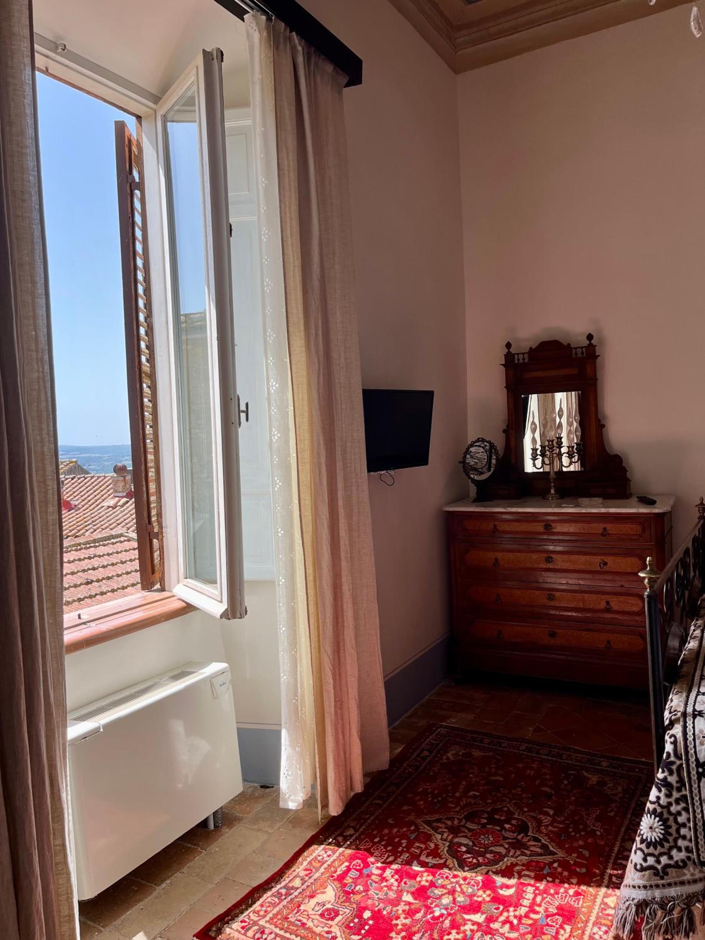 Double Room - Photo 5