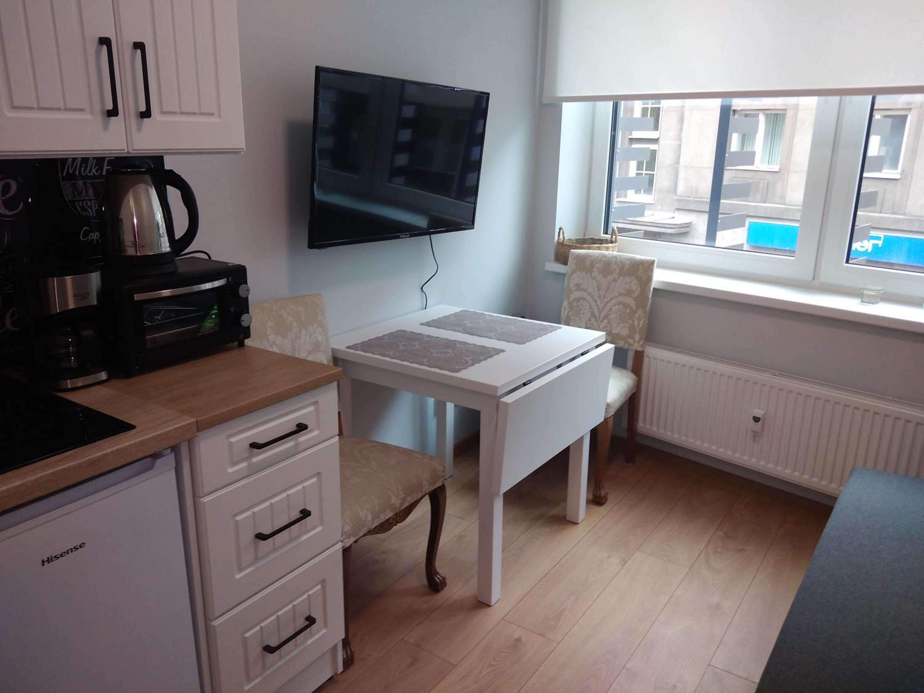 One-Bedroom Apartment - Photo 2