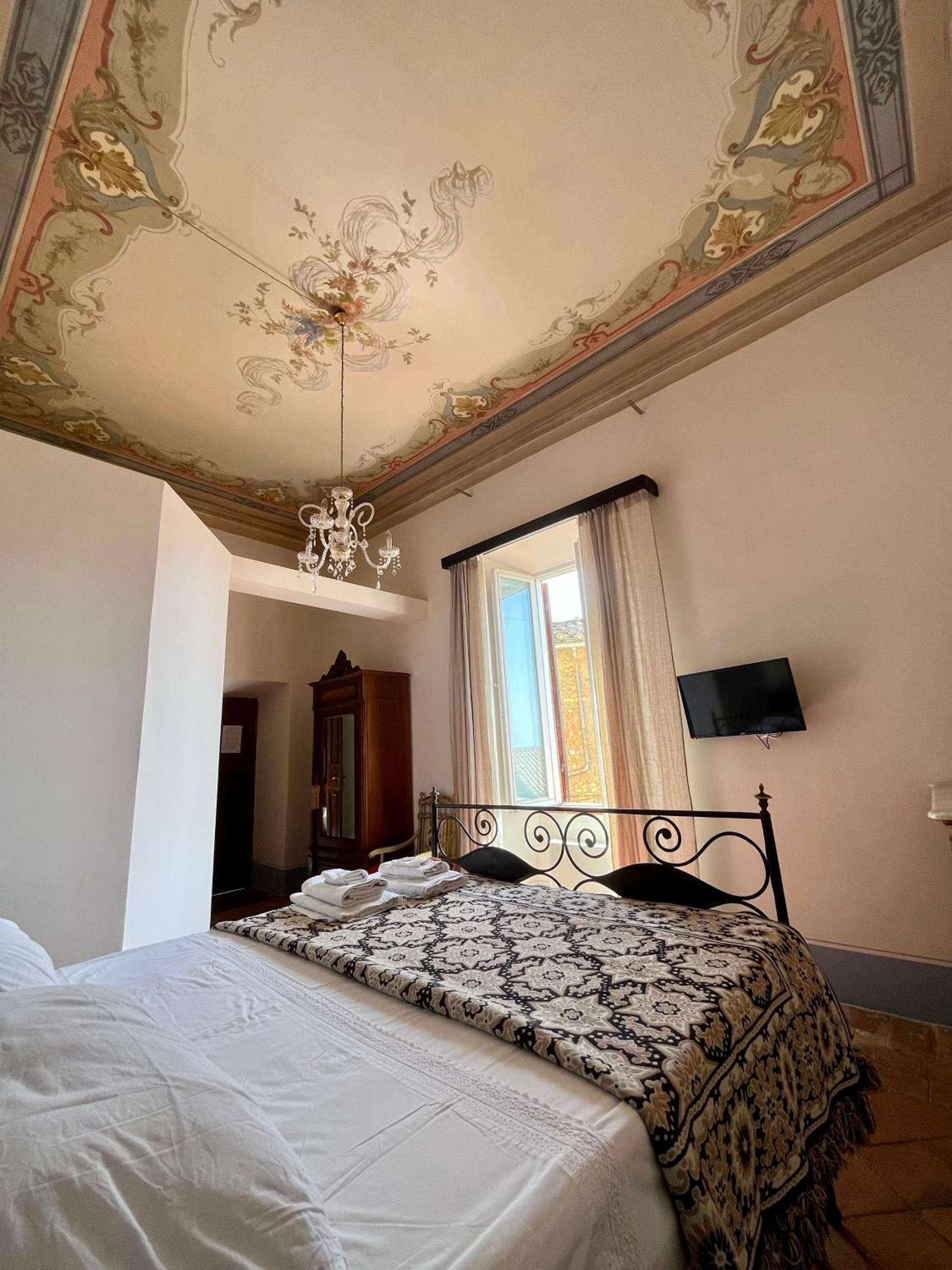 Double Room - Photo 7