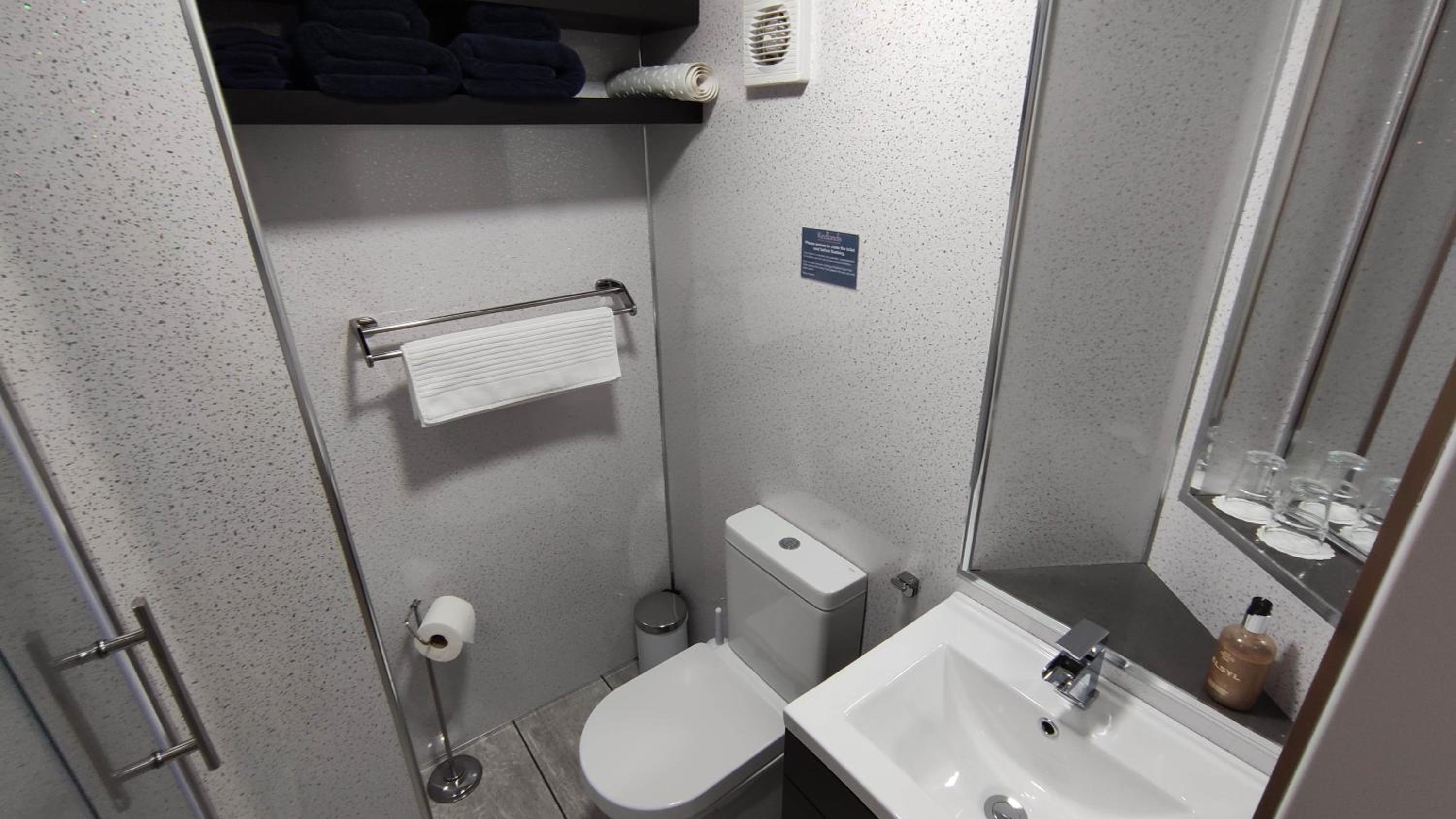 Superior King Room with En-Suite photo 2