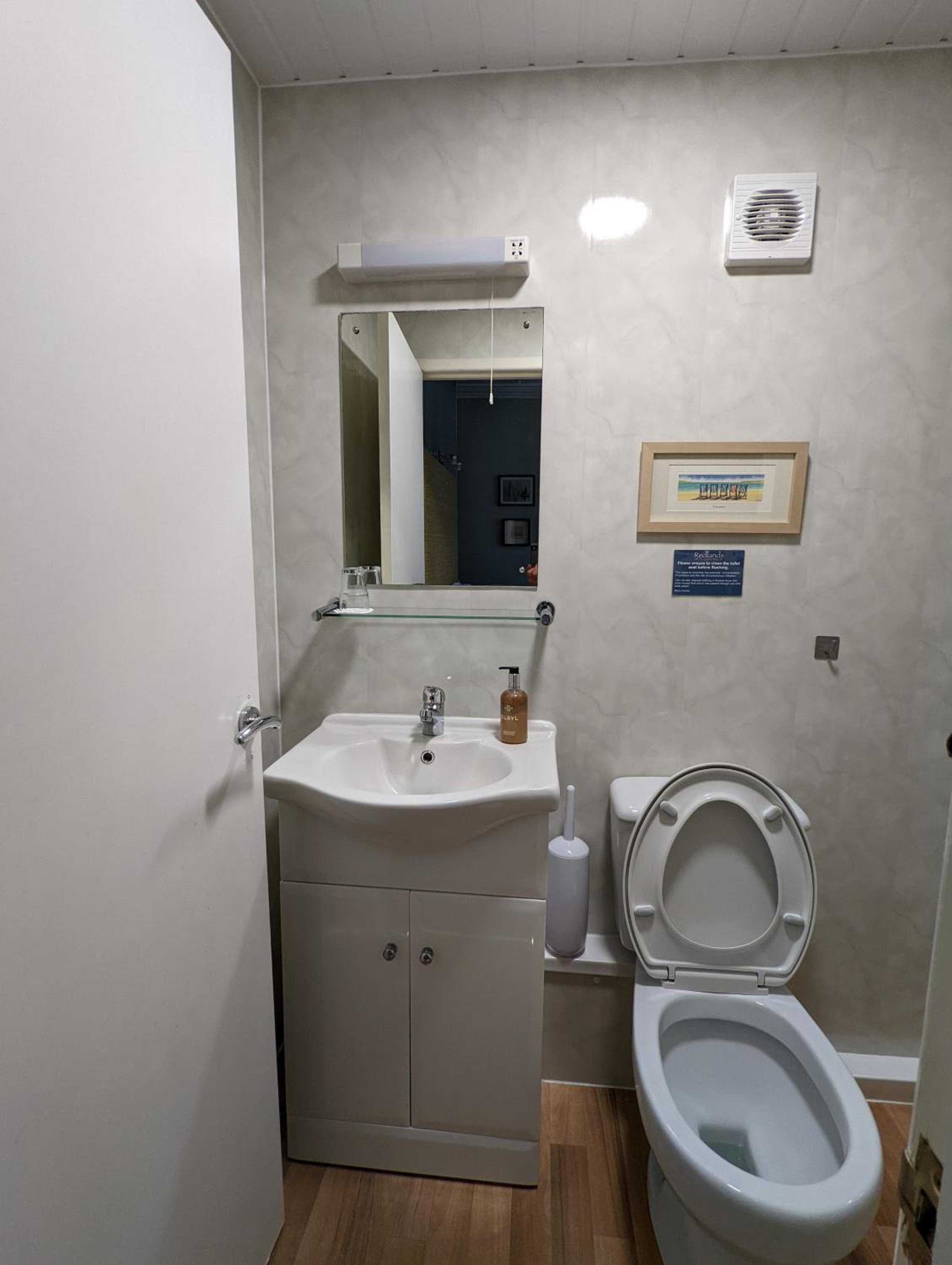 Standard Double Room with En-Suite photo 3
