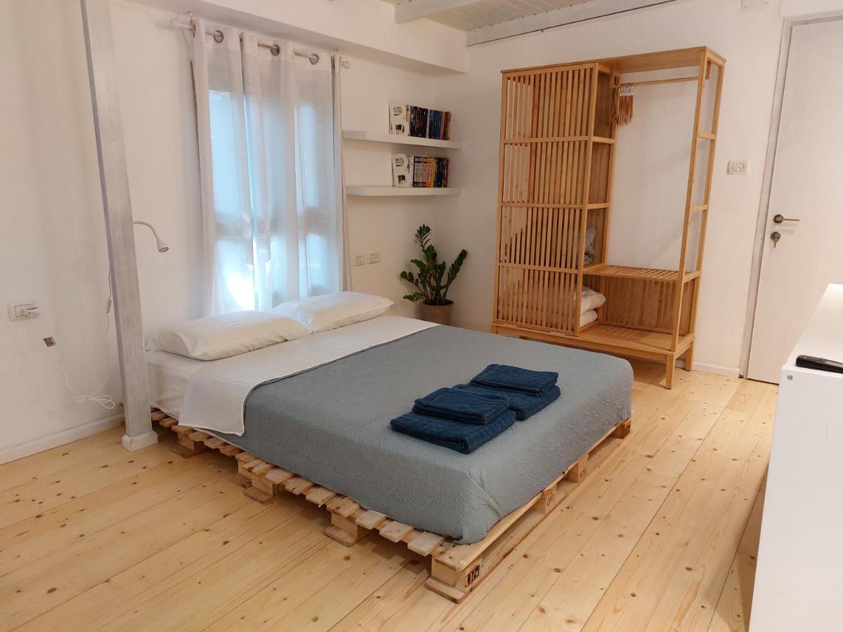 One-Bedroom House - Photo 2