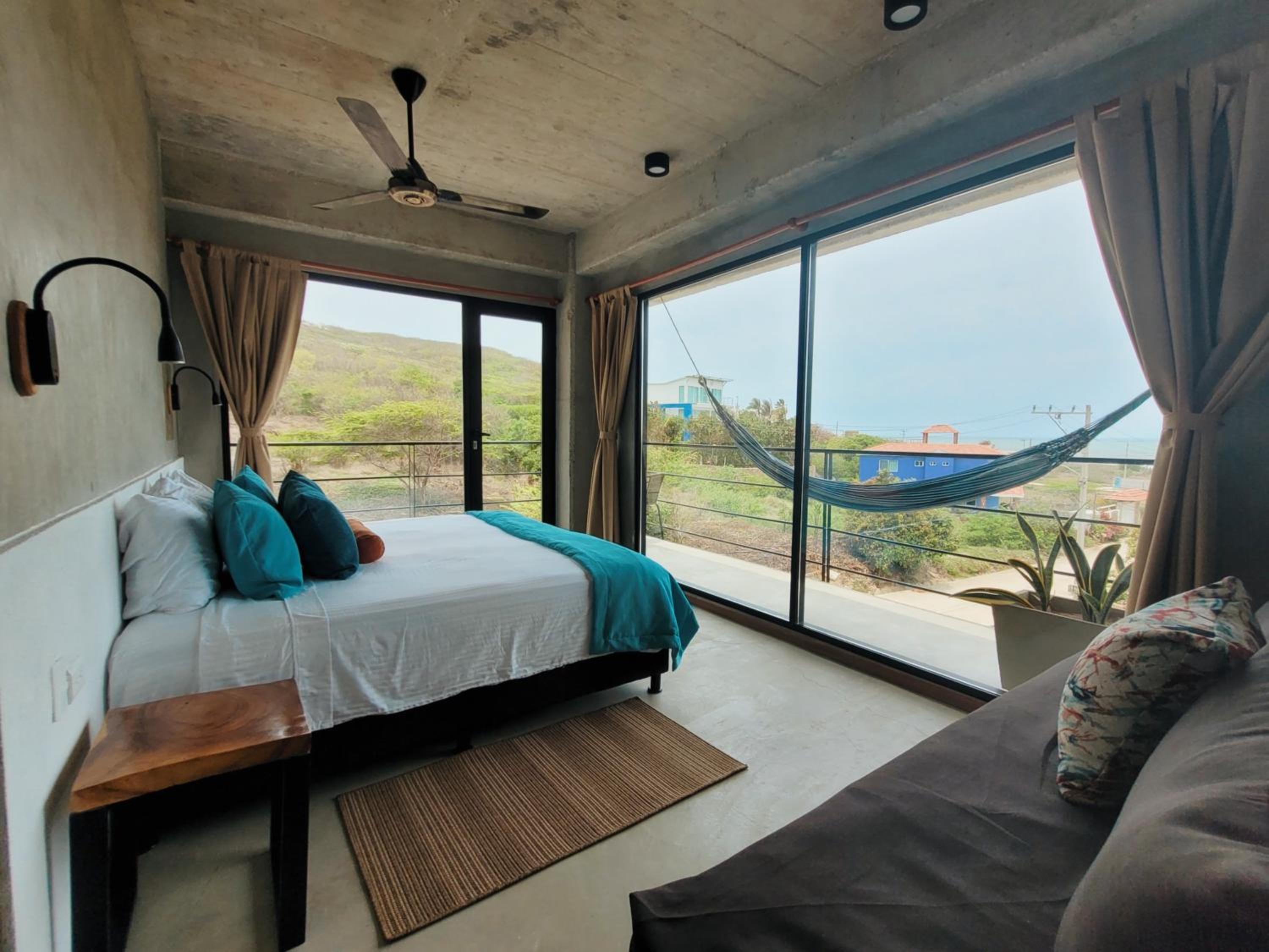 Deluxe Double or Twin Room with Sea View photo 2