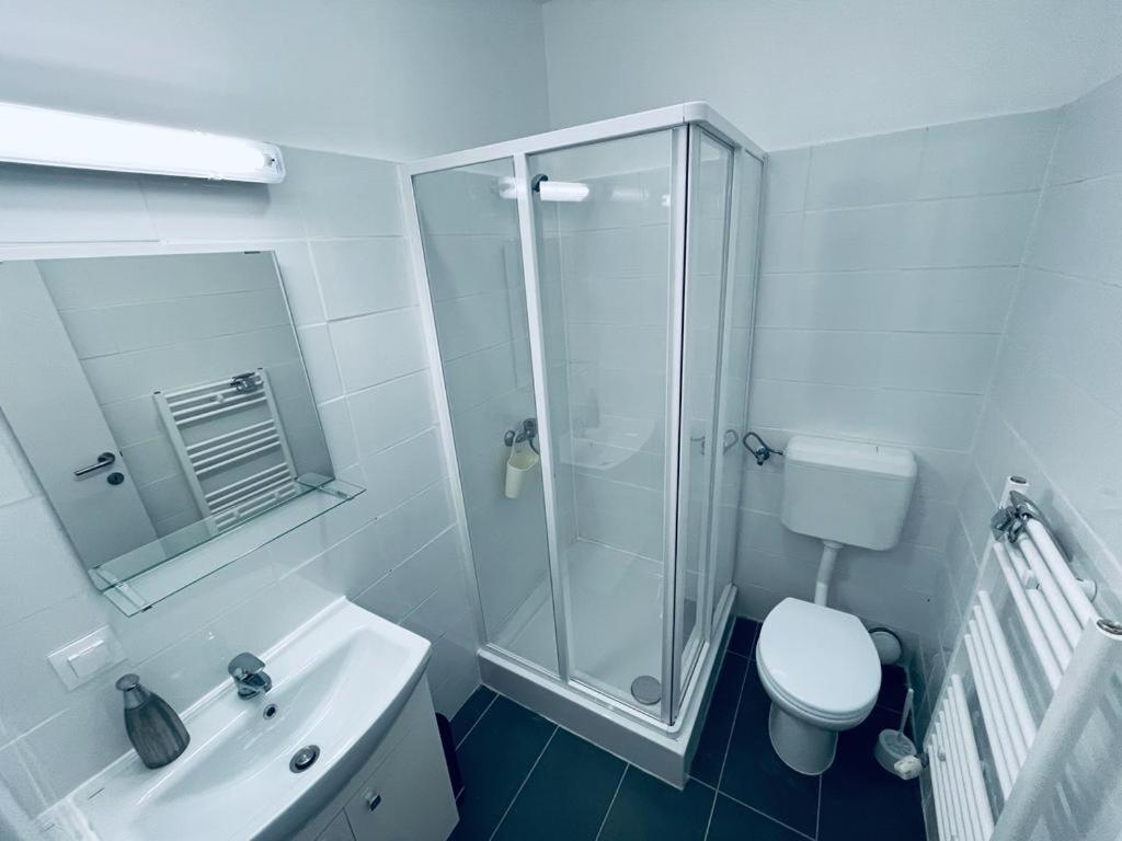 Deluxe Double Room (2 Adults + 1 Child) photo 2