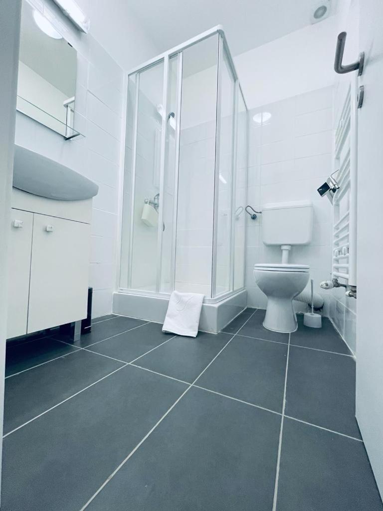 Deluxe Double Room (2 Adults + 1 Child) photo 3