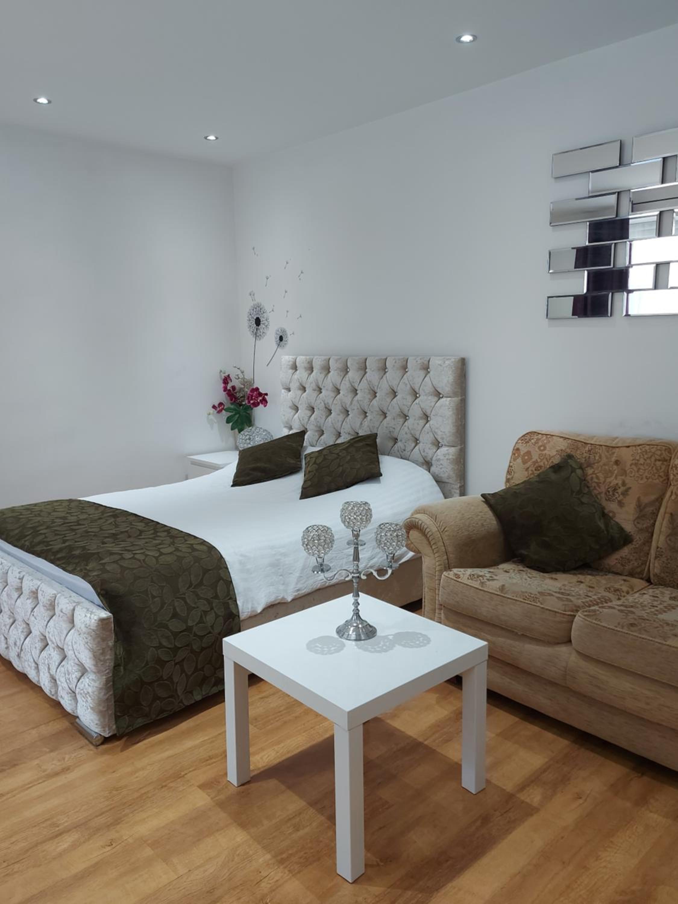 One-Bedroom Apartment - Photo 15