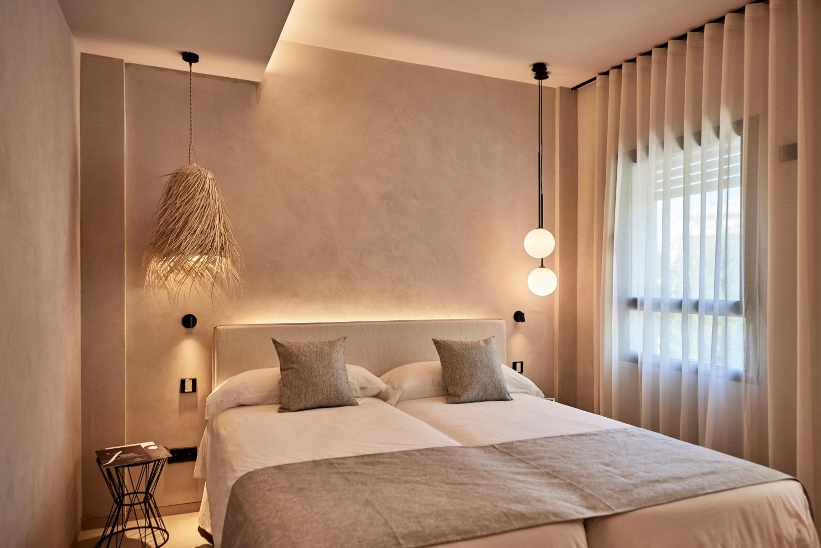 Double Room thumbnail 5