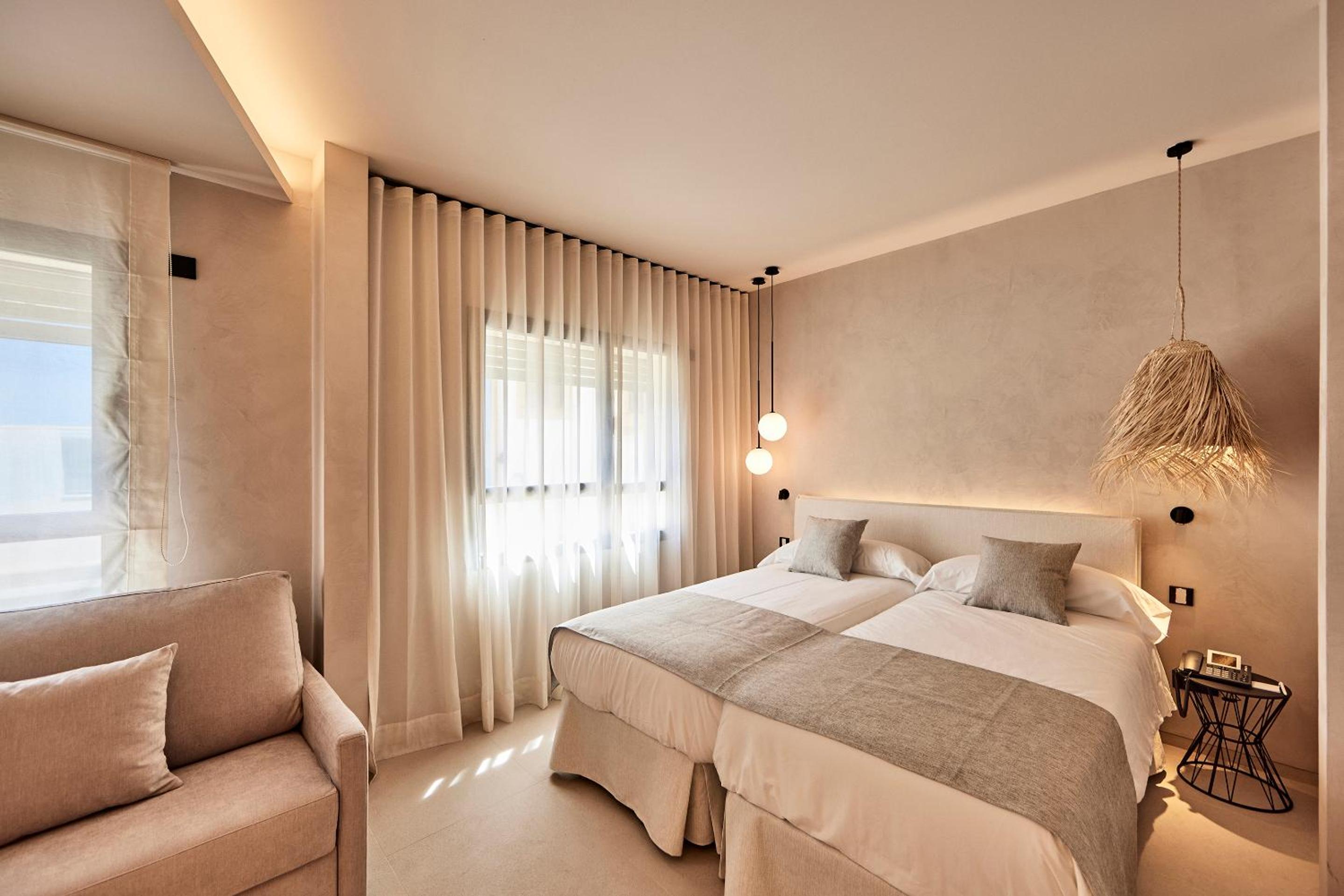 Double Room thumbnail 6