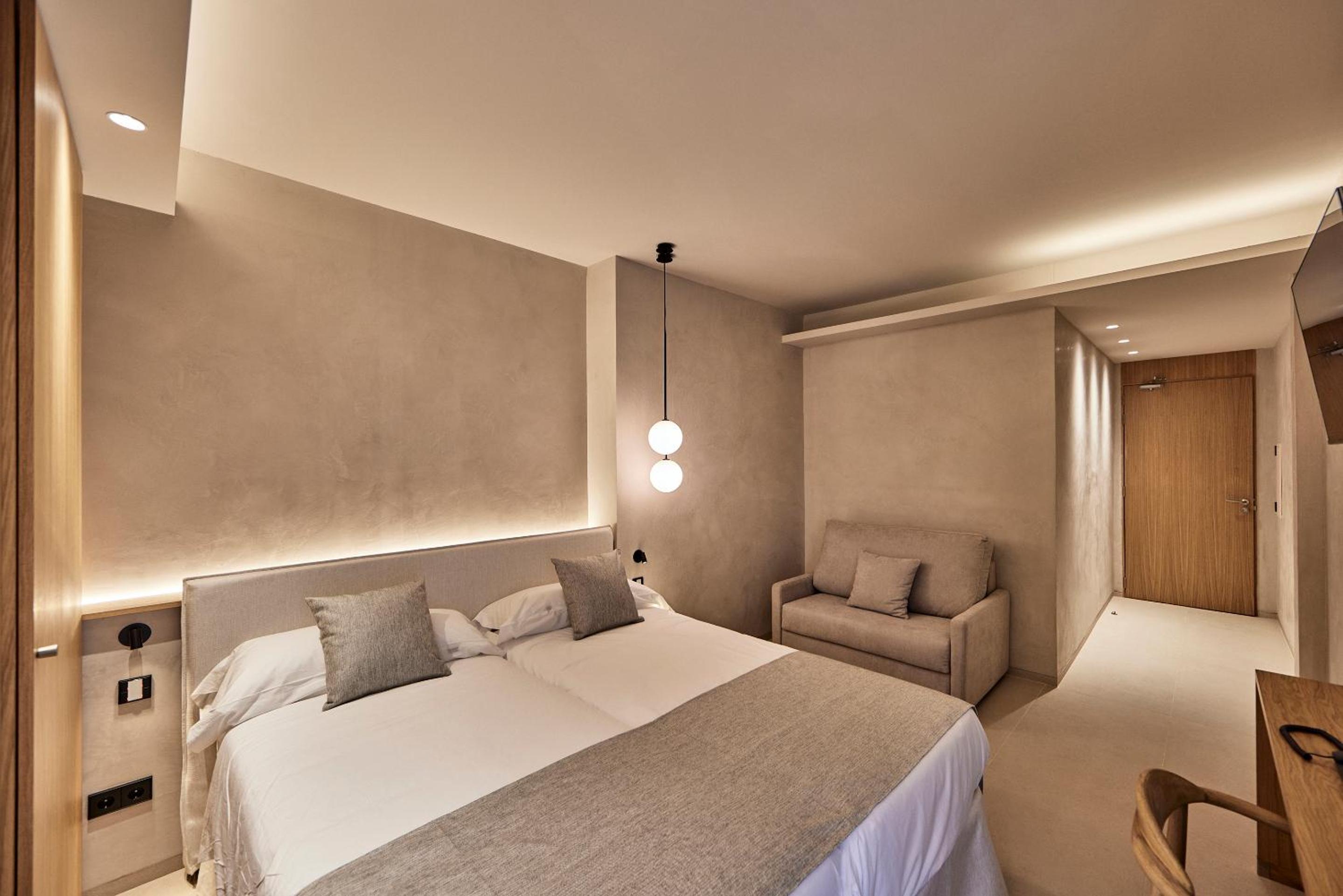 Double Room thumbnail 6