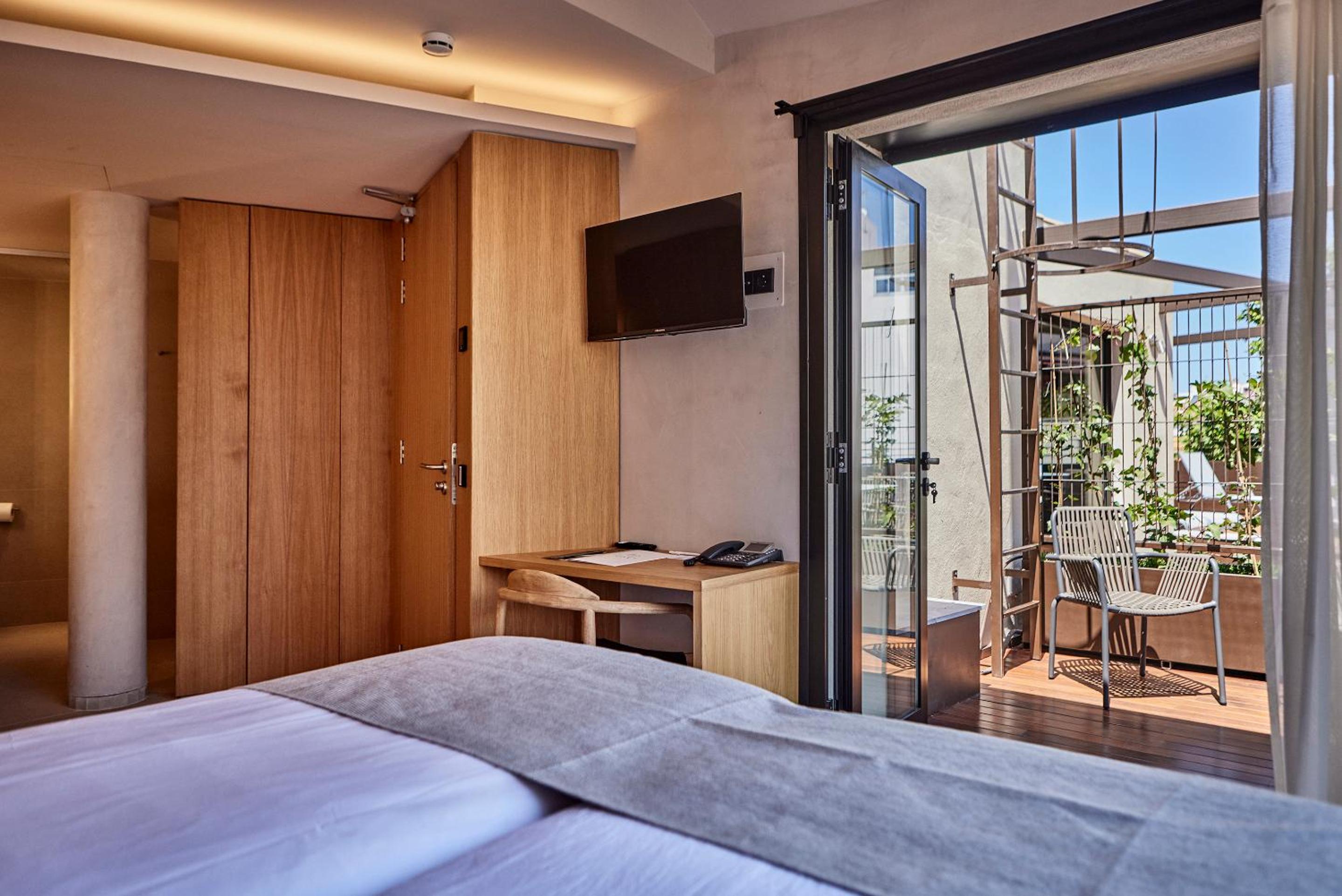 Junior Suite with Terrace thumbnail 5