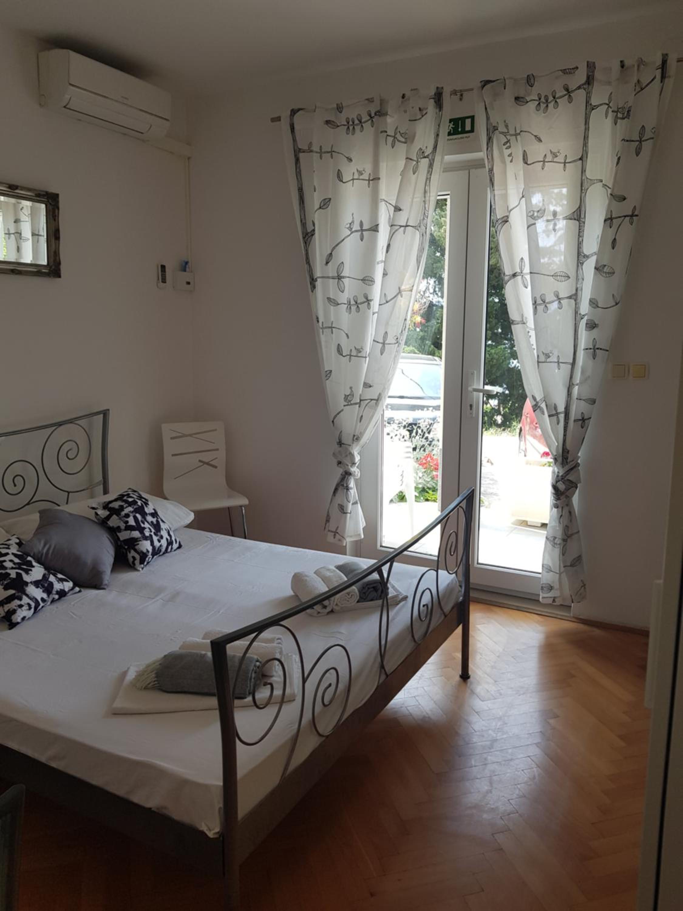 One-Bedroom Apartment with Sea View - Ground Floor