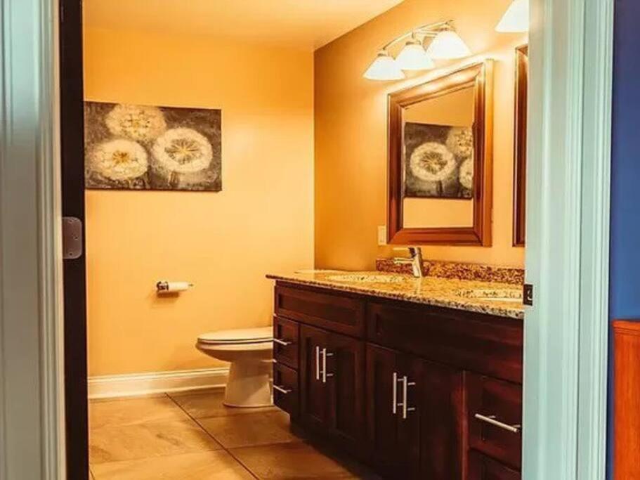 Six-Bedroom House photo 3