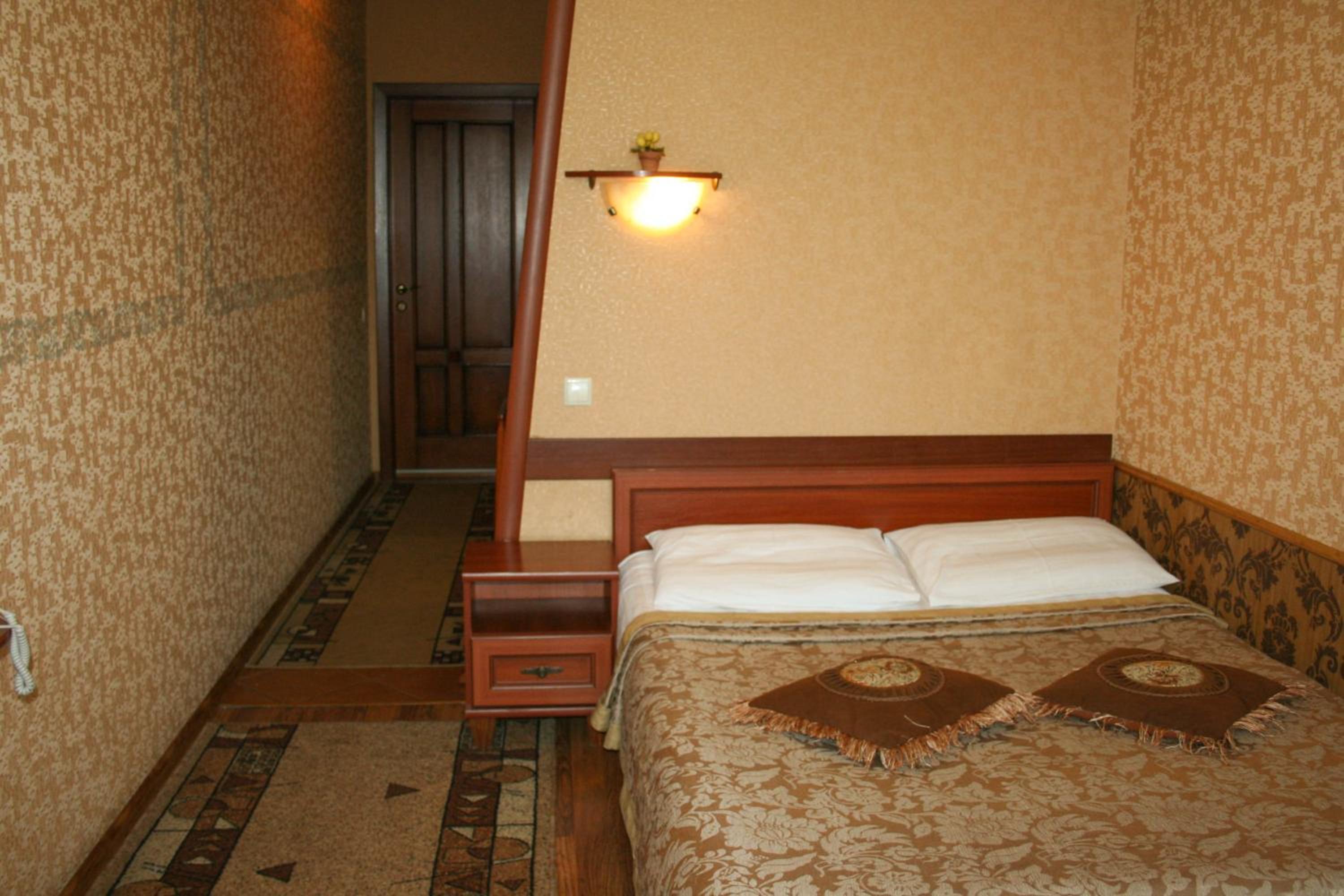 Large Double Room photo 1