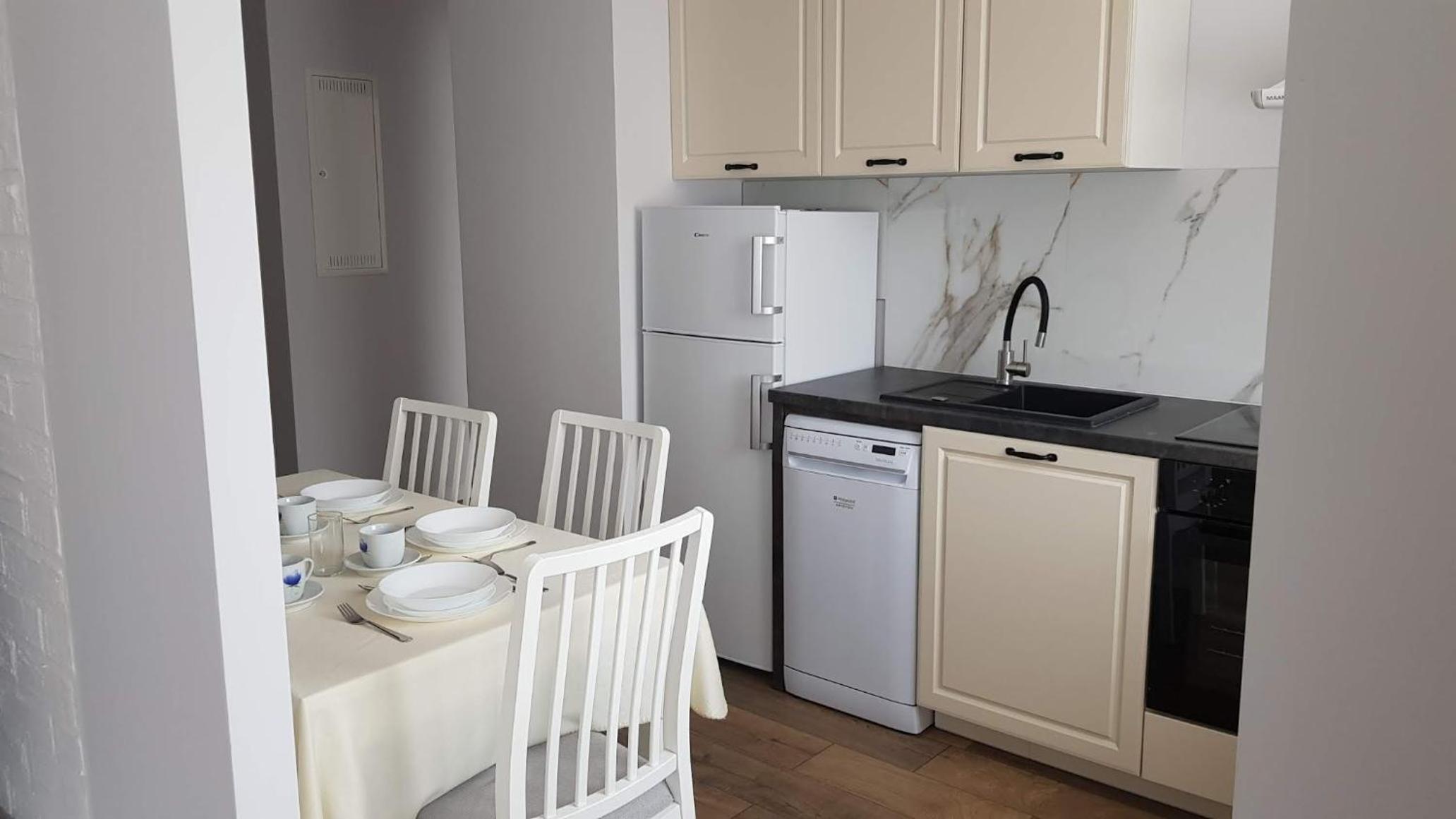Two-Bedroom Suite - Photo 4