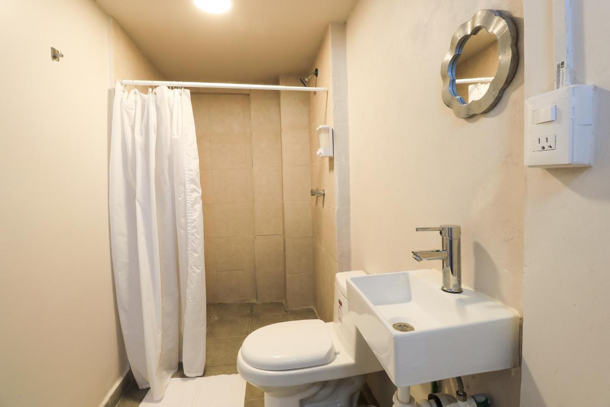 Deluxe Double Room with Balcony - Photo 6
