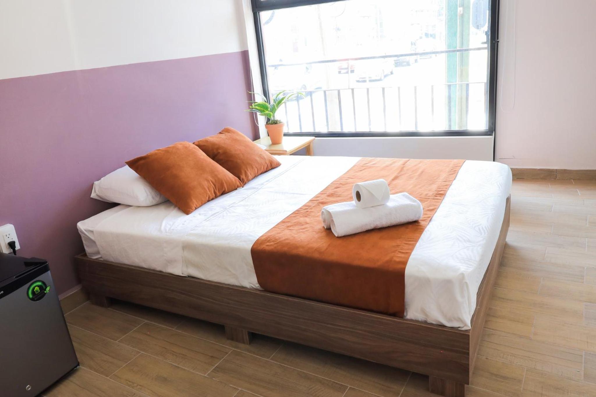 Deluxe Double Room with Balcony - Photo 4