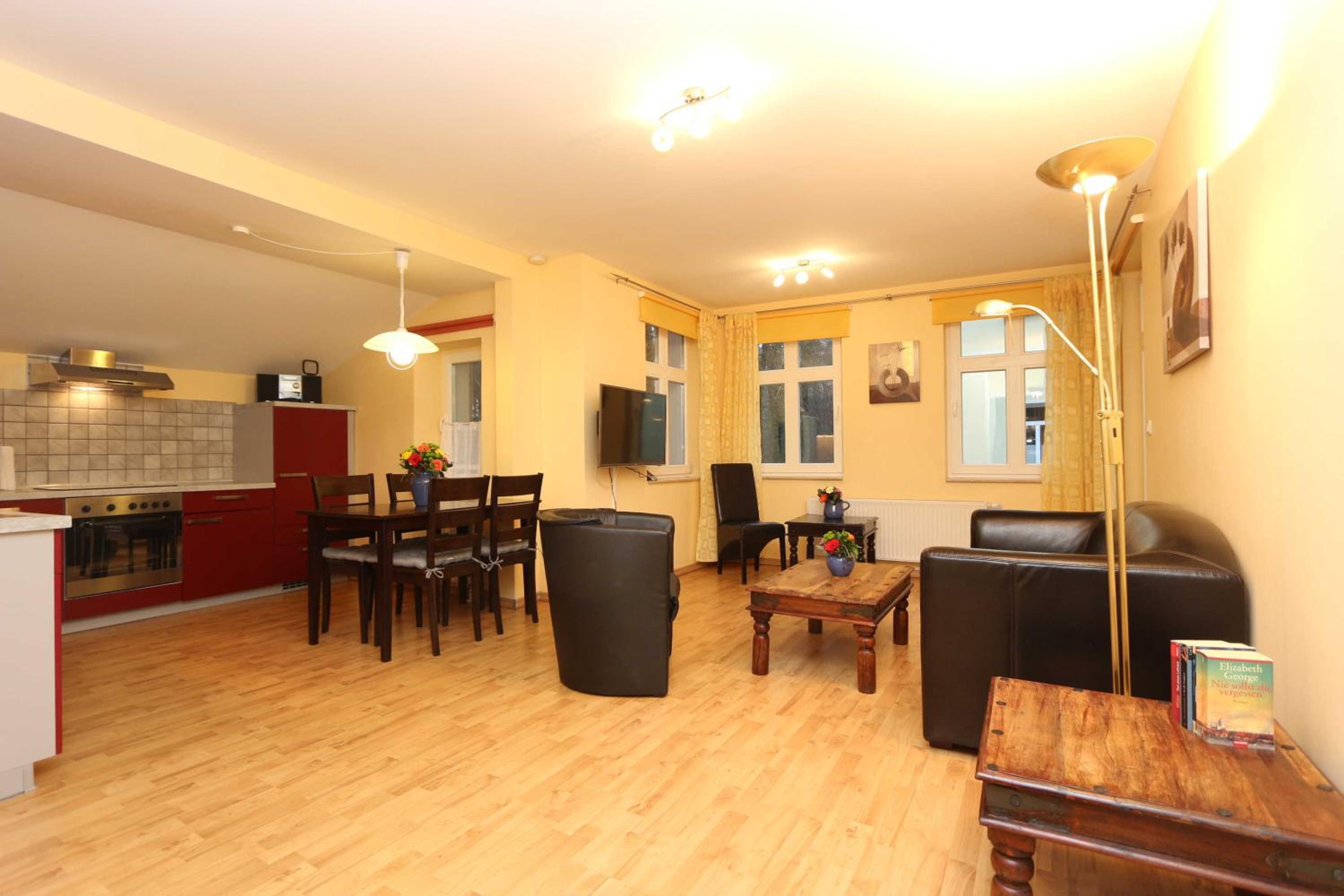 One-Bedroom Apartment with Balcony photo 1